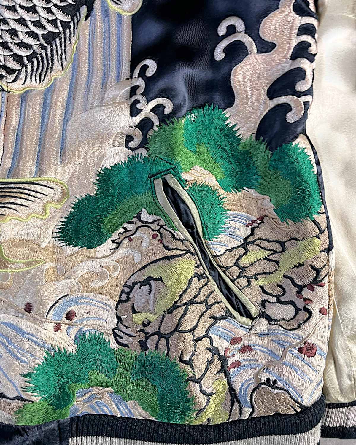 [M] Vintage Koi Fish Sukajan Jacket – Fully Embroidered Reversible Japanese Bomber