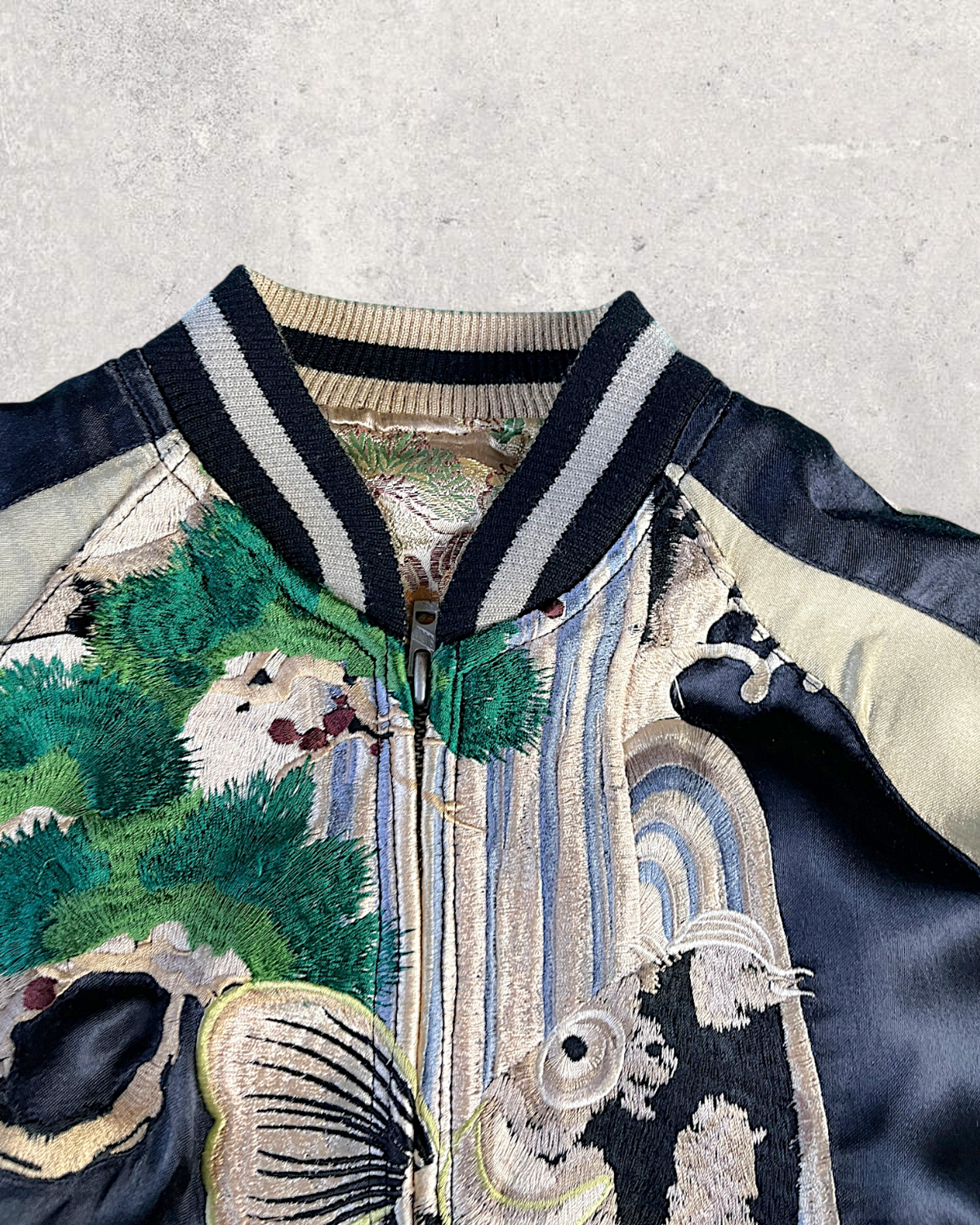 [M] Vintage Koi Fish Sukajan Jacket – Fully Embroidered Reversible Japanese Bomber
