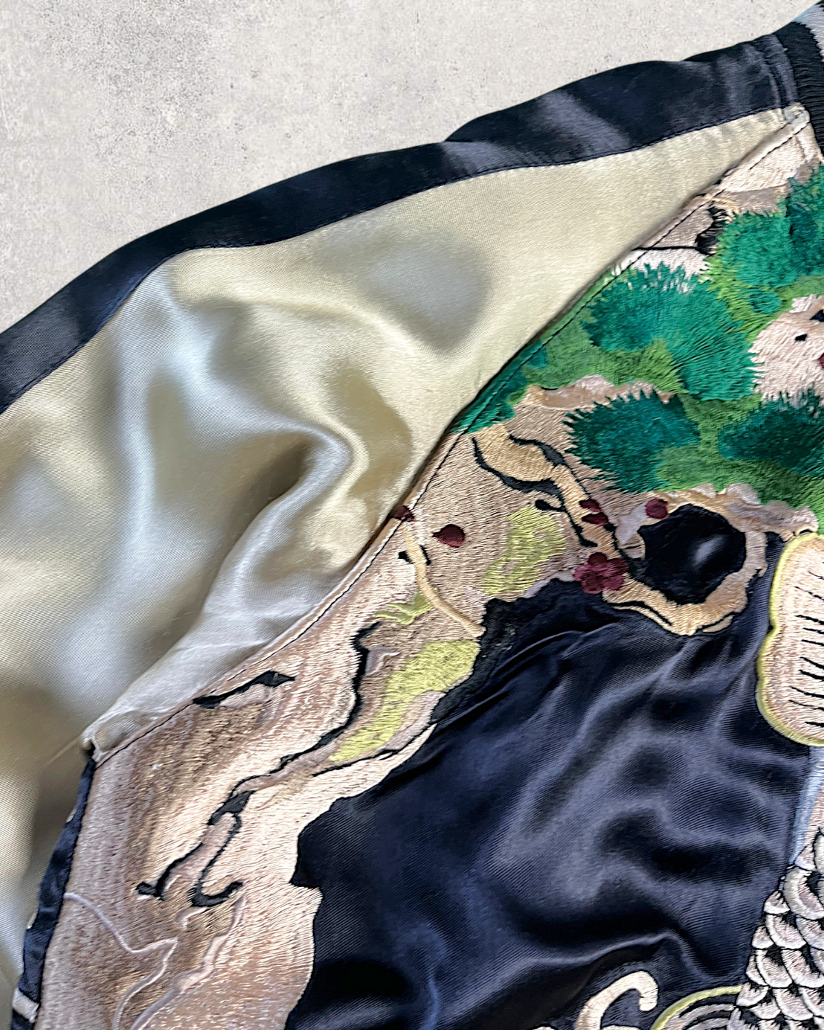 [M] Vintage Koi Fish Sukajan Jacket – Fully Embroidered Reversible Japanese Bomber