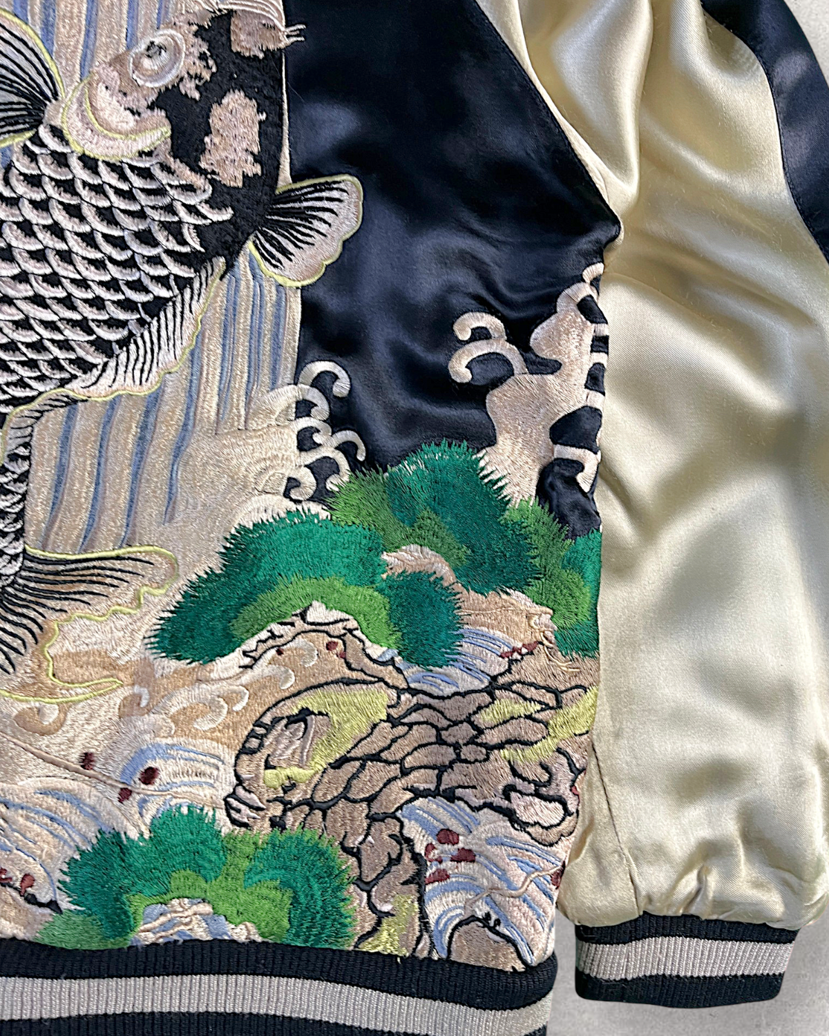 [M] Vintage Koi Fish Sukajan Jacket – Fully Embroidered Reversible Japanese Bomber