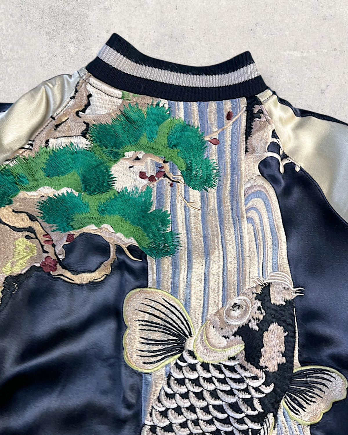 [M] Vintage Koi Fish Sukajan Jacket – Fully Embroidered Reversible Japanese Bomber