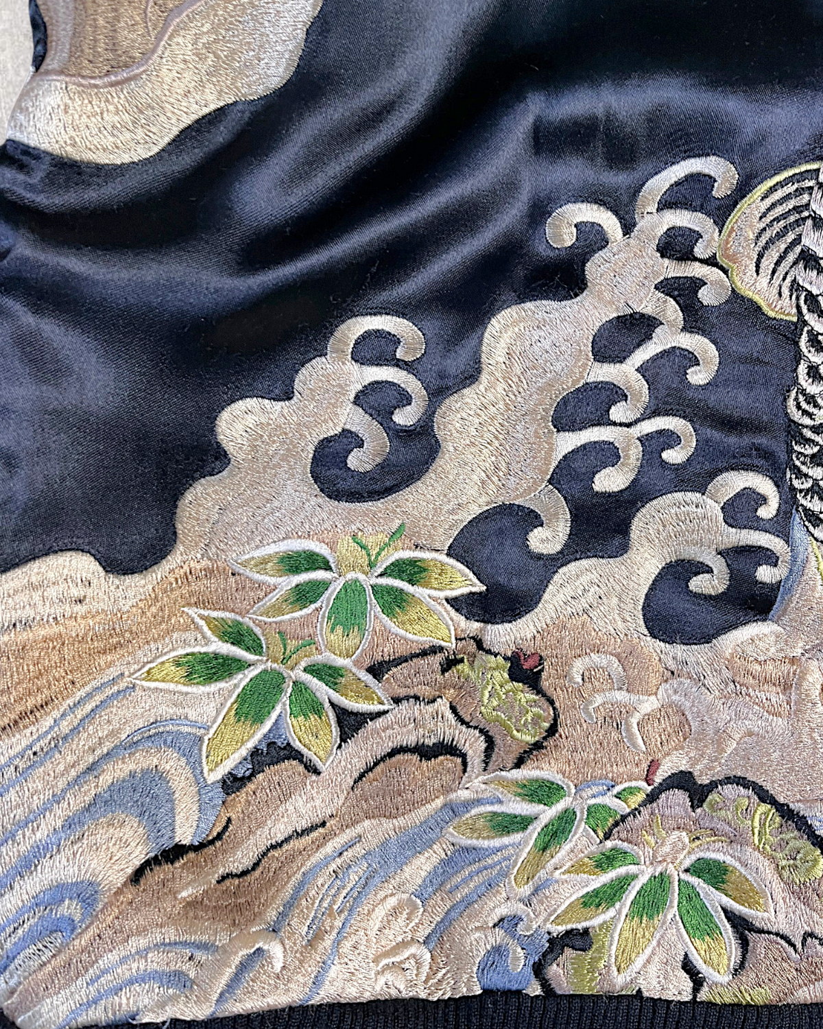 [M] Vintage Koi Fish Sukajan Jacket – Fully Embroidered Reversible Japanese Bomber