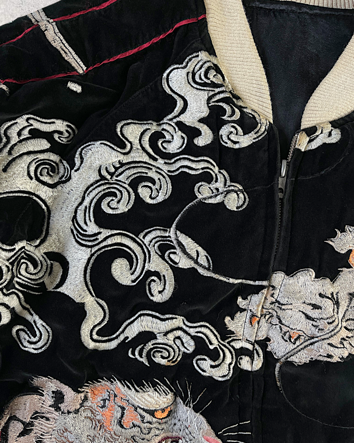 [L] Vintage Dragon & Tiger Sukajan Jacket – Fully Embroidered Reversible Japanese Bomber