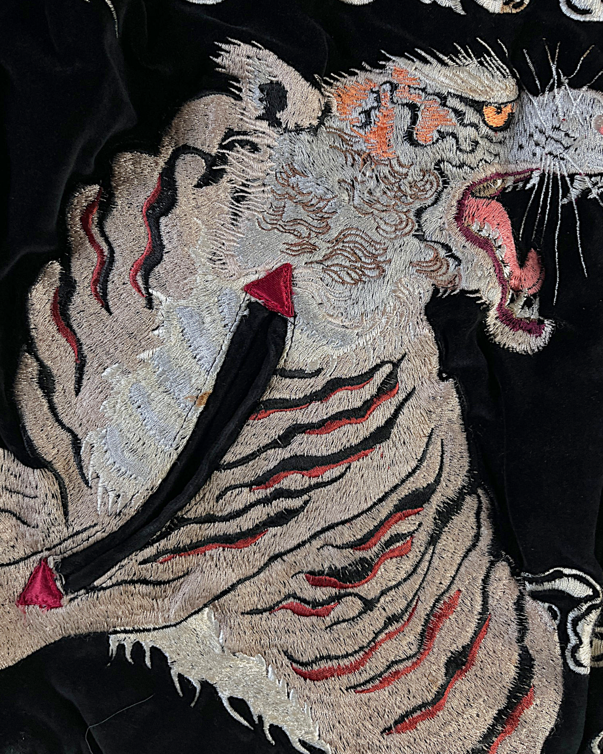 [L] Vintage Dragon & Tiger Sukajan Jacket – Fully Embroidered Reversible Japanese Bomber