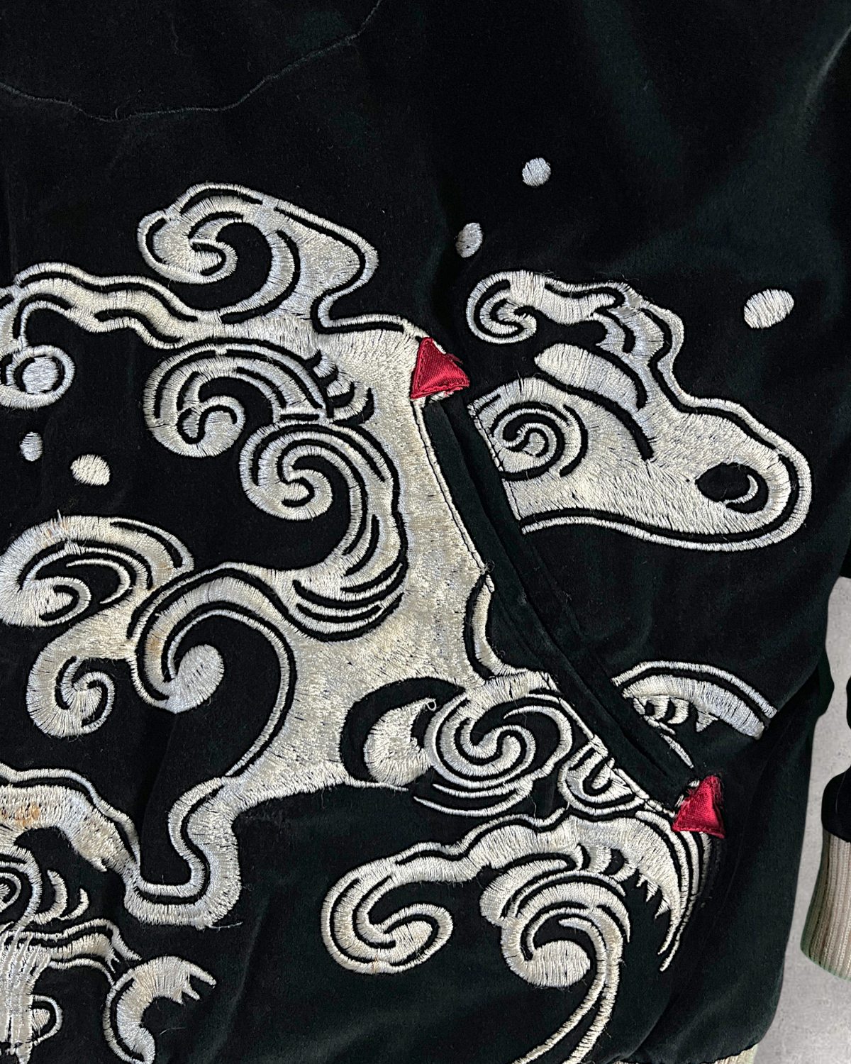 [L] Vintage Dragon & Tiger Sukajan Jacket – Fully Embroidered Reversible Japanese Bomber