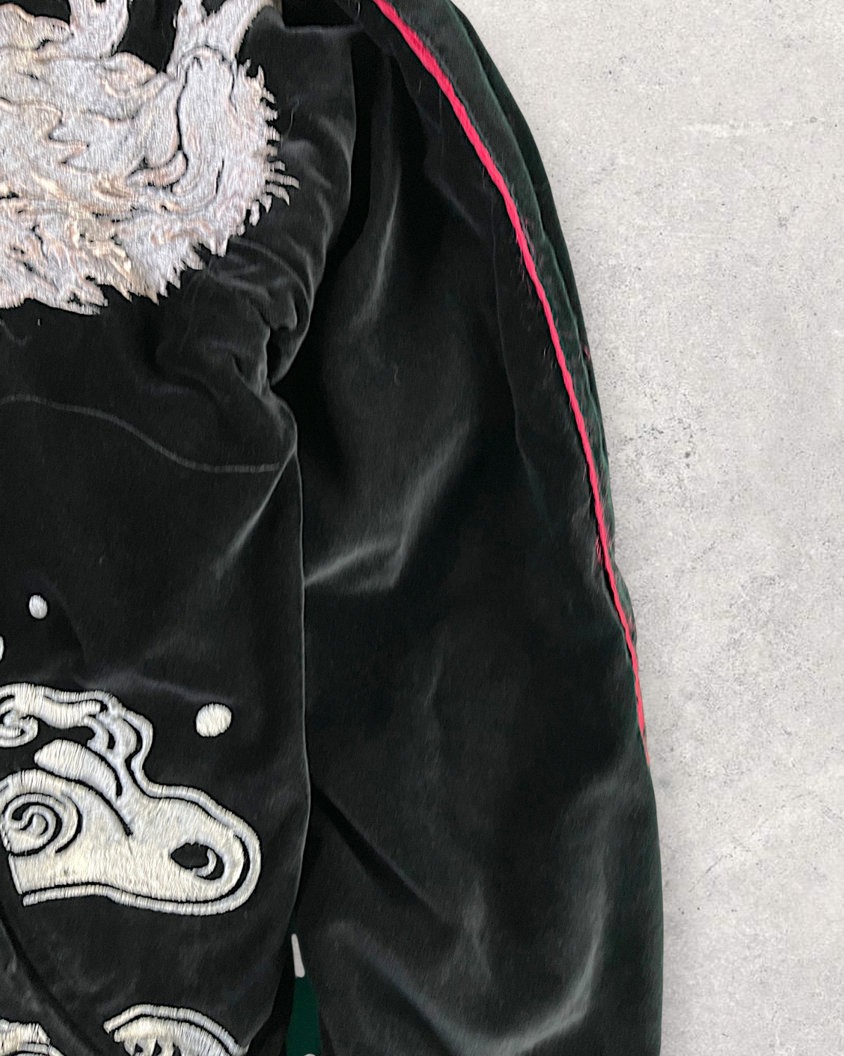 [L] Vintage Dragon & Tiger Sukajan Jacket – Fully Embroidered Reversible Japanese Bomber