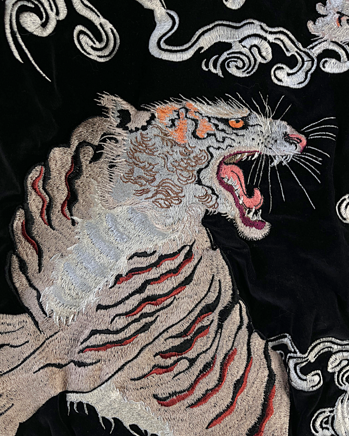 [L] Vintage Dragon & Tiger Sukajan Jacket – Fully Embroidered Reversible Japanese Bomber