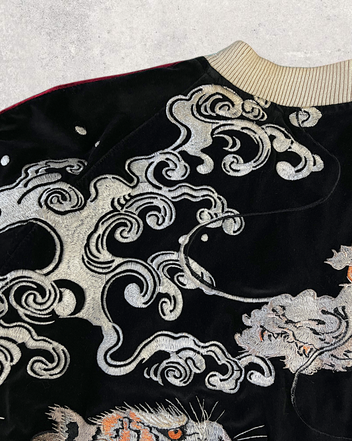 [L] Vintage Dragon & Tiger Sukajan Jacket – Fully Embroidered Reversible Japanese Bomber