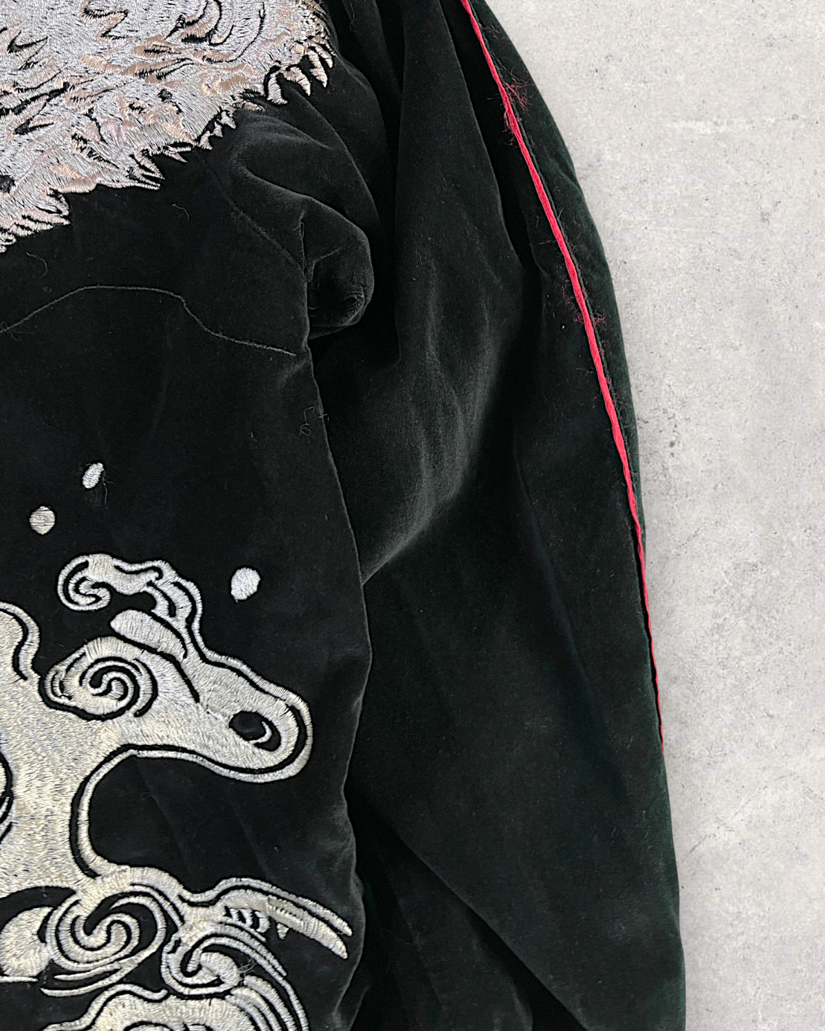 [L] Vintage Dragon & Tiger Sukajan Jacket – Fully Embroidered Reversible Japanese Bomber