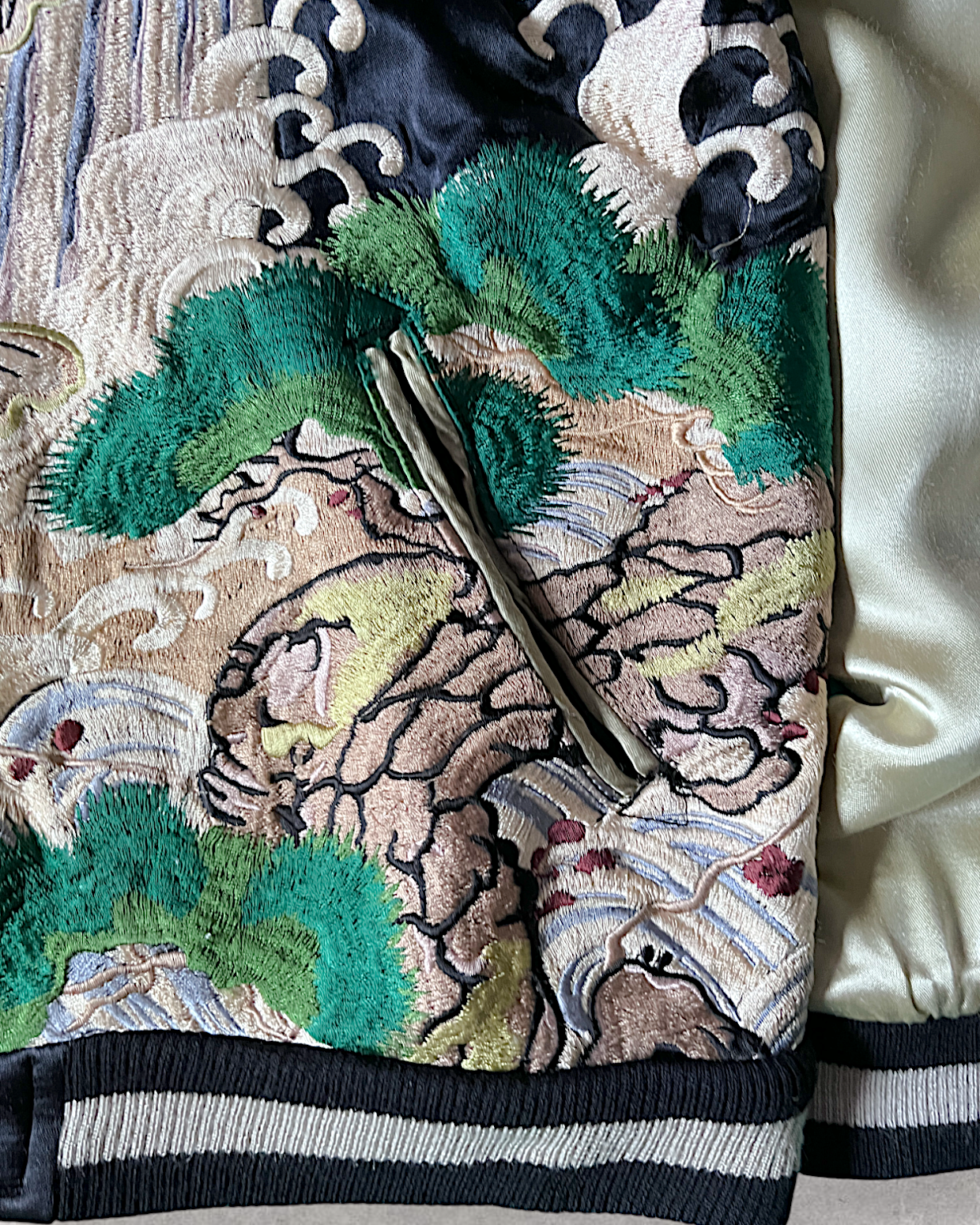 Rare Reversible M size Flying Hakurei Koi Bomber jacket sukajan | Autumn/Winter | Vintage