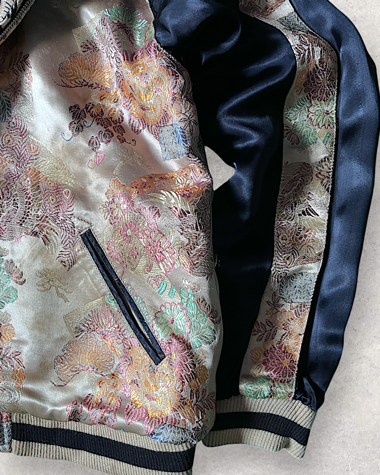Rare Reversible M size Flying Hakurei Koi Bomber jacket sukajan | Autumn/Winter | Vintage