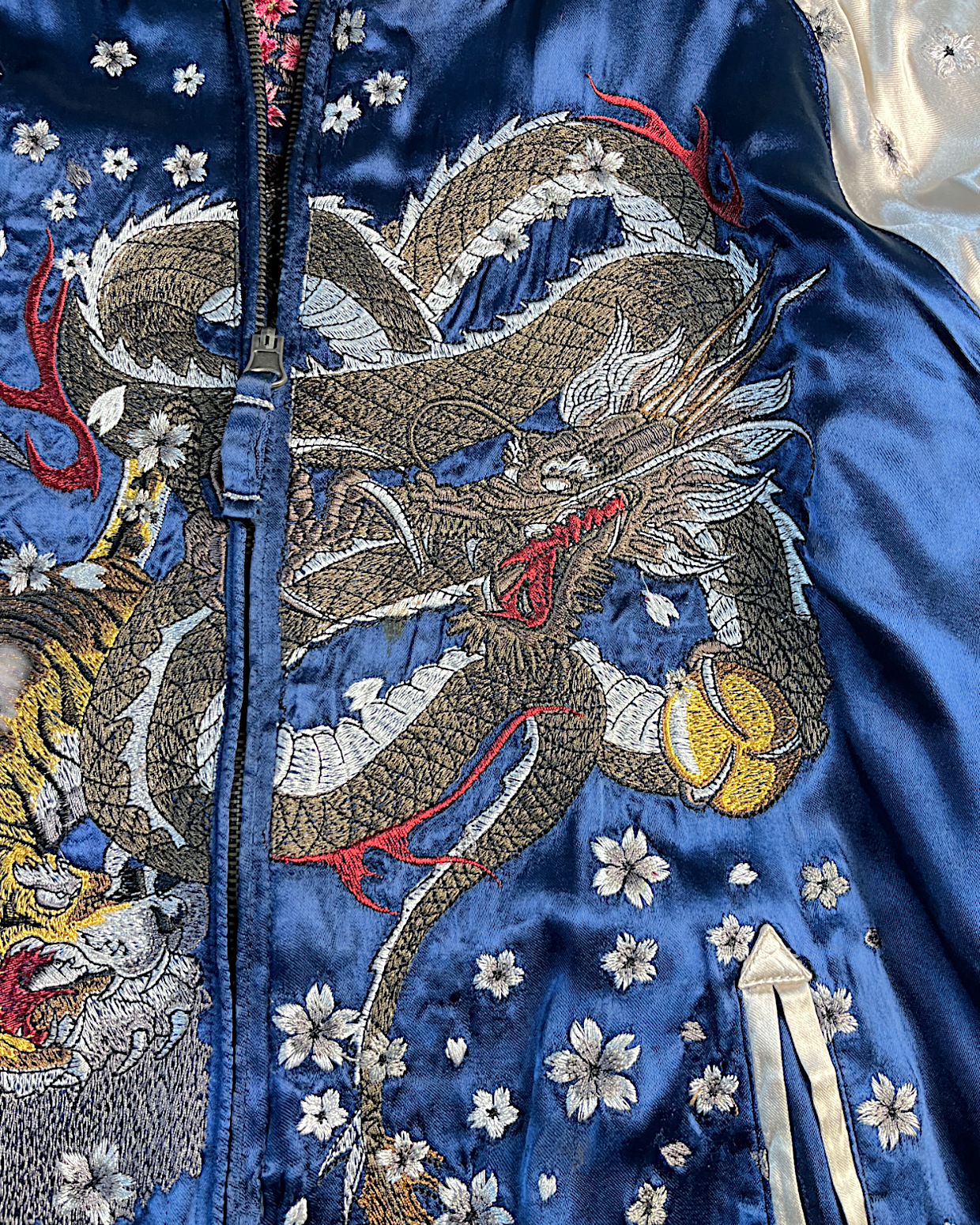 【XL】Miyabi Musubi Reversible Sukajan XL – Dragon, Tiger & Koi Embroidered Japanese Satin Jacket