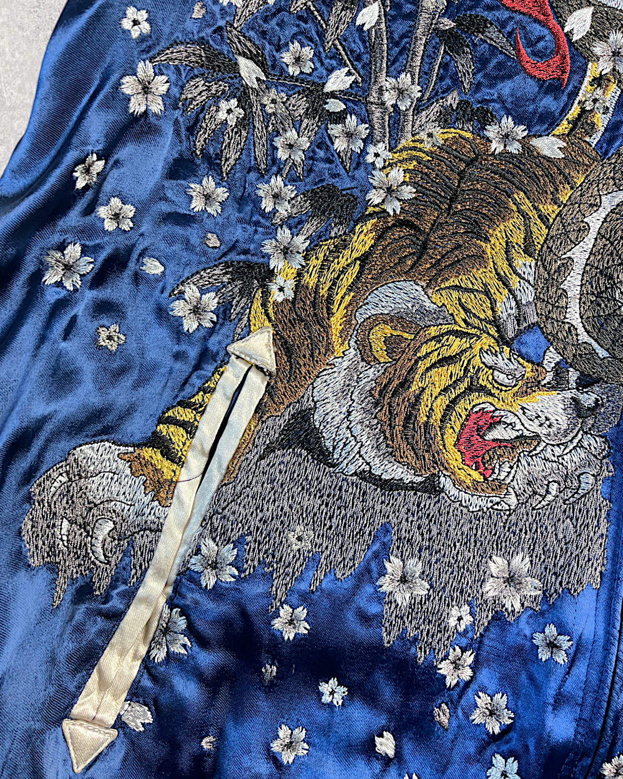 【XL】Miyabi Musubi Reversible Sukajan XL – Dragon, Tiger & Koi Embroidered Japanese Satin Jacket