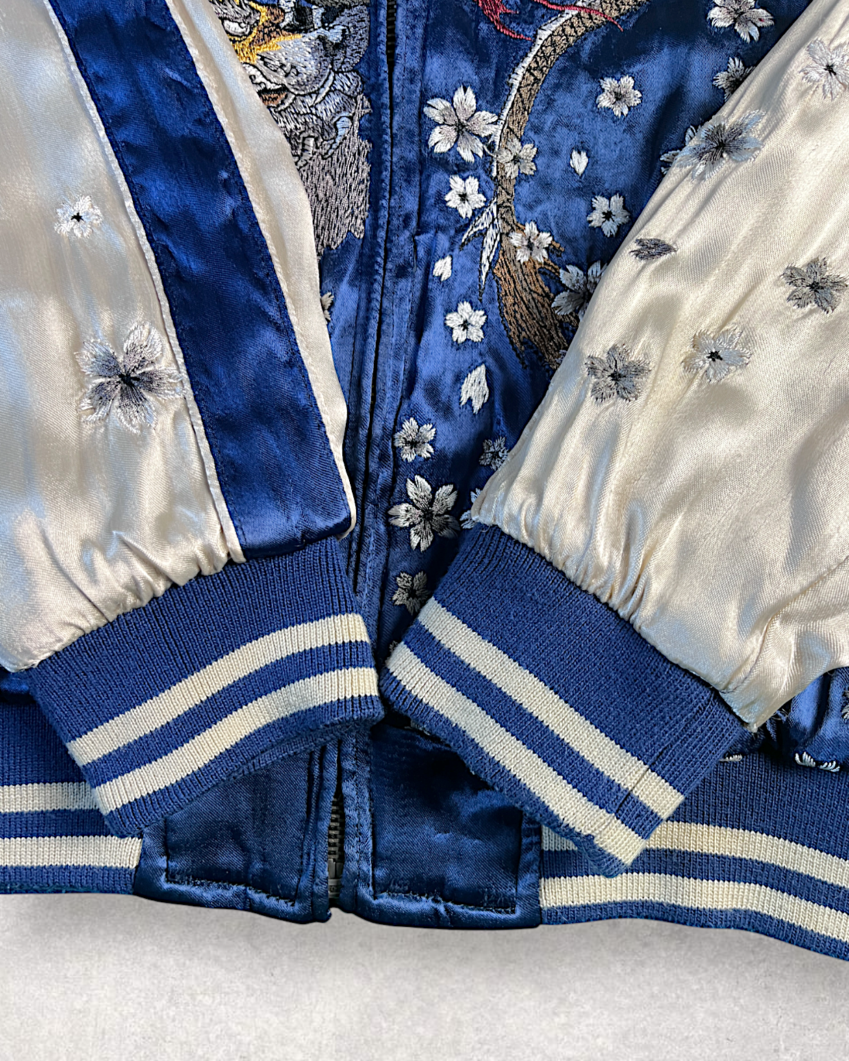 【XL】Miyabi Musubi Reversible Sukajan XL – Dragon, Tiger & Koi Embroidered Japanese Satin Jacket