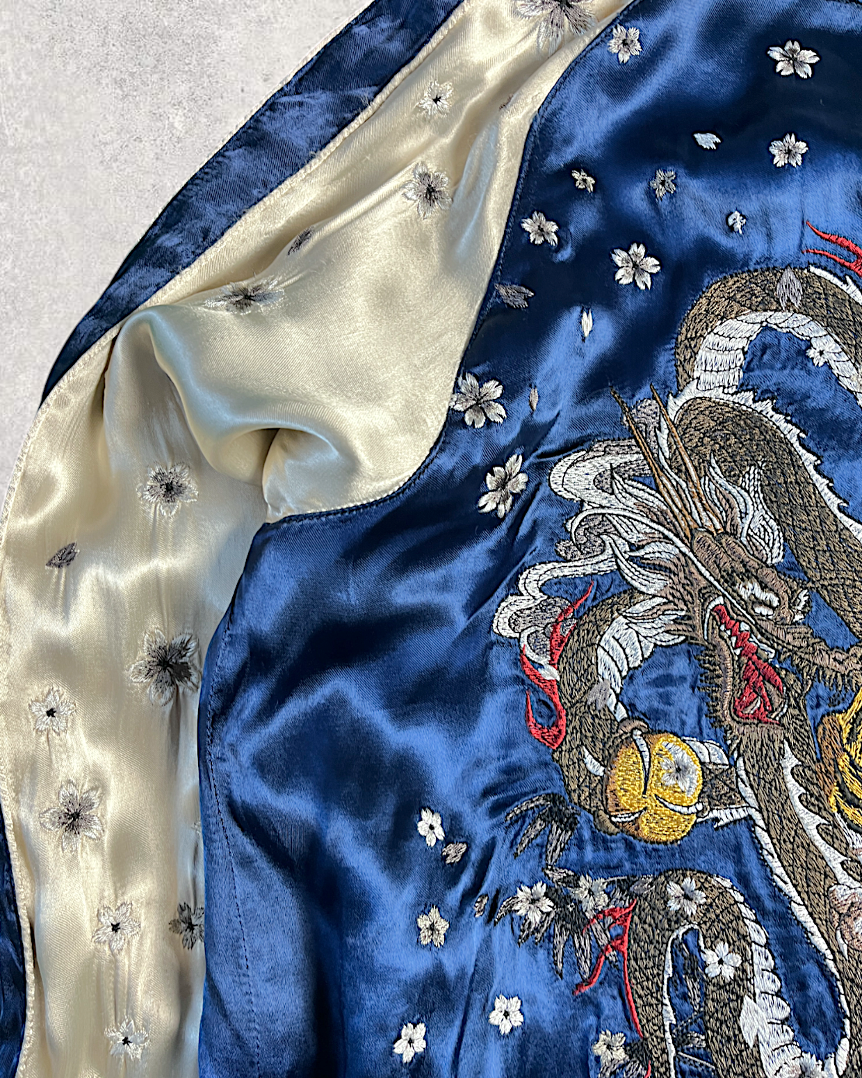 【XL】Miyabi Musubi Reversible Sukajan XL – Dragon, Tiger & Koi Embroidered Japanese Satin Jacket