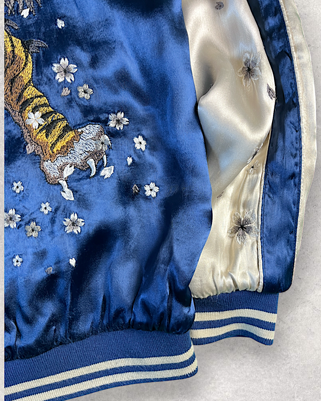 【XL】Miyabi Musubi Reversible Sukajan XL – Dragon, Tiger & Koi Embroidered Japanese Satin Jacket