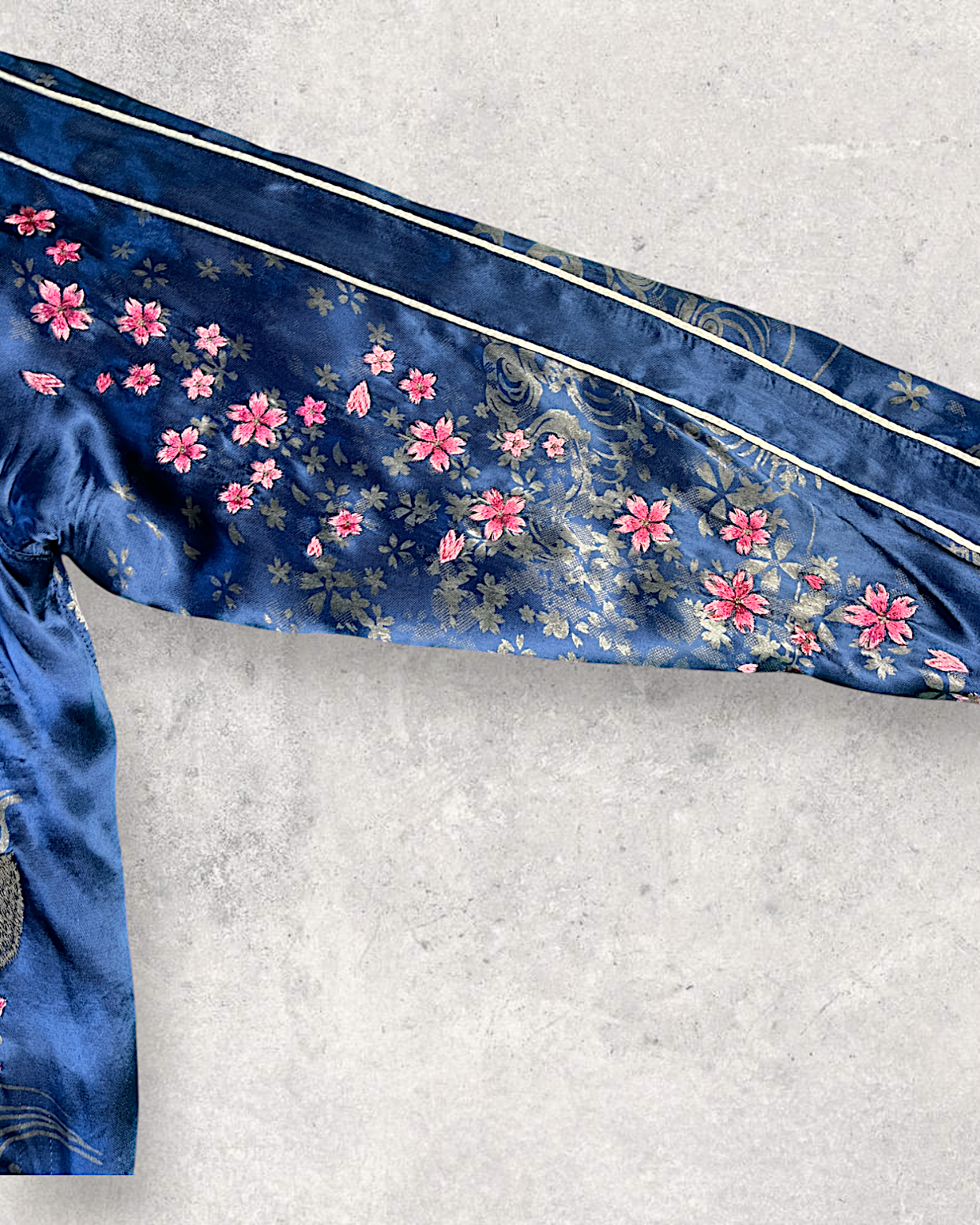 【XL】Miyabi Musubi Reversible Sukajan XL – Dragon, Tiger & Koi Embroidered Japanese Satin Jacket