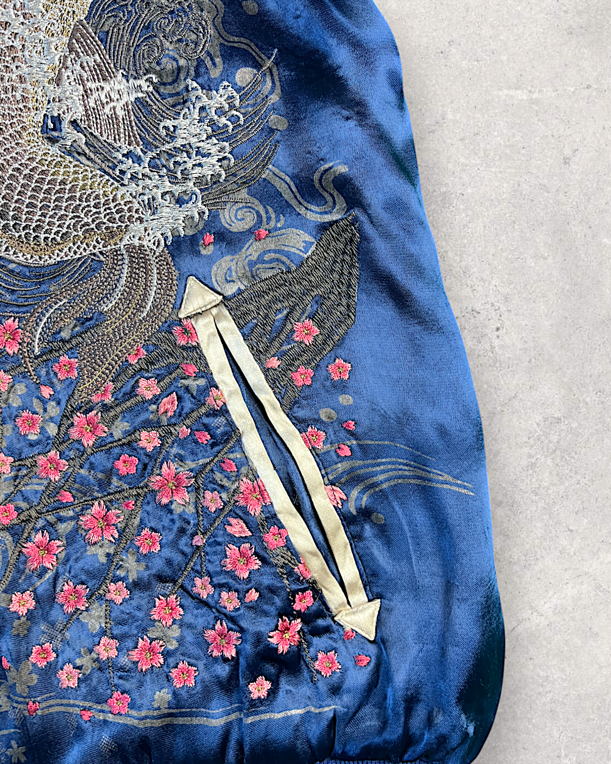 【XL】Miyabi Musubi Reversible Sukajan XL – Dragon, Tiger & Koi Embroidered Japanese Satin Jacket