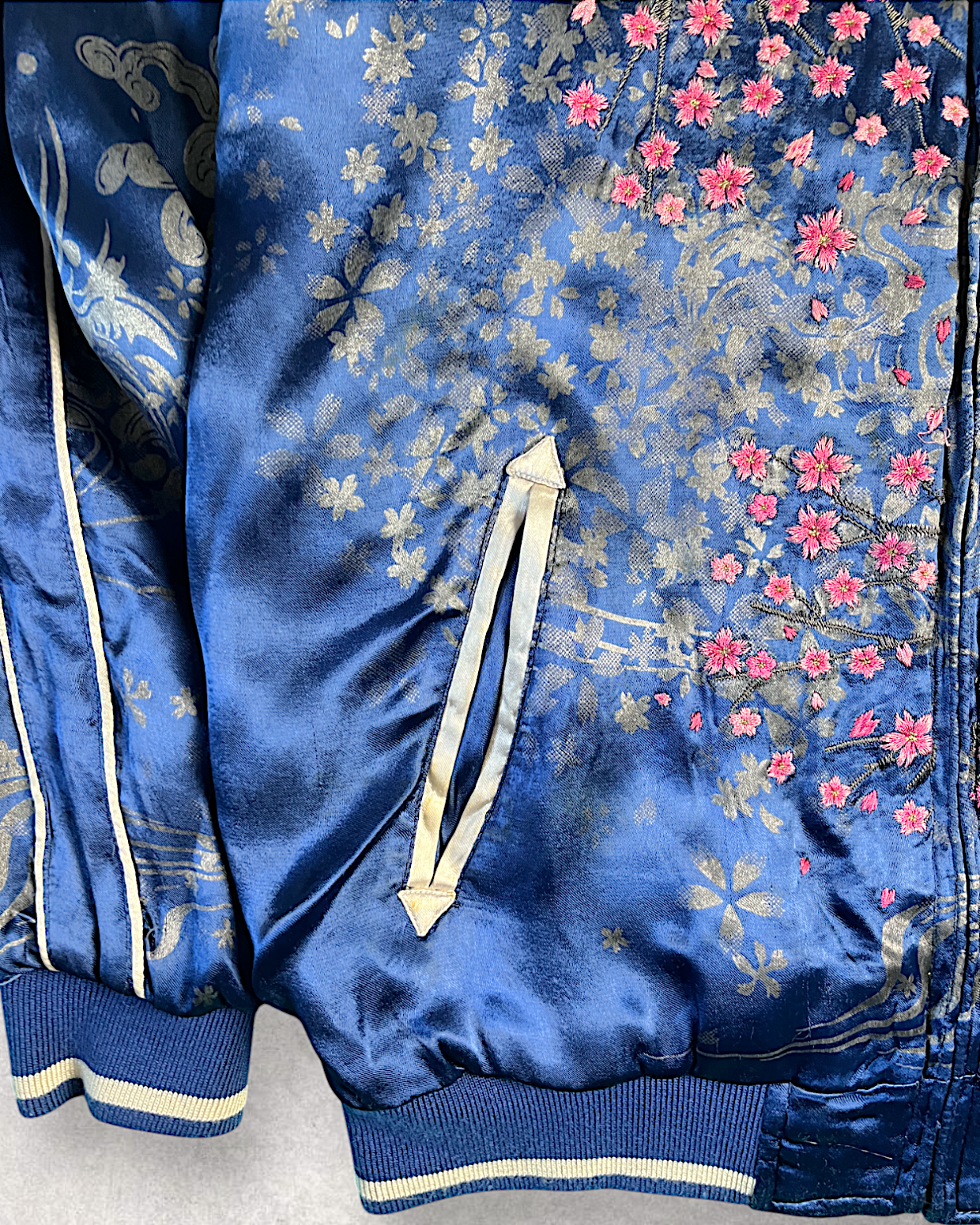 【XL】Miyabi Musubi Reversible Sukajan XL – Dragon, Tiger & Koi Embroidered Japanese Satin Jacket