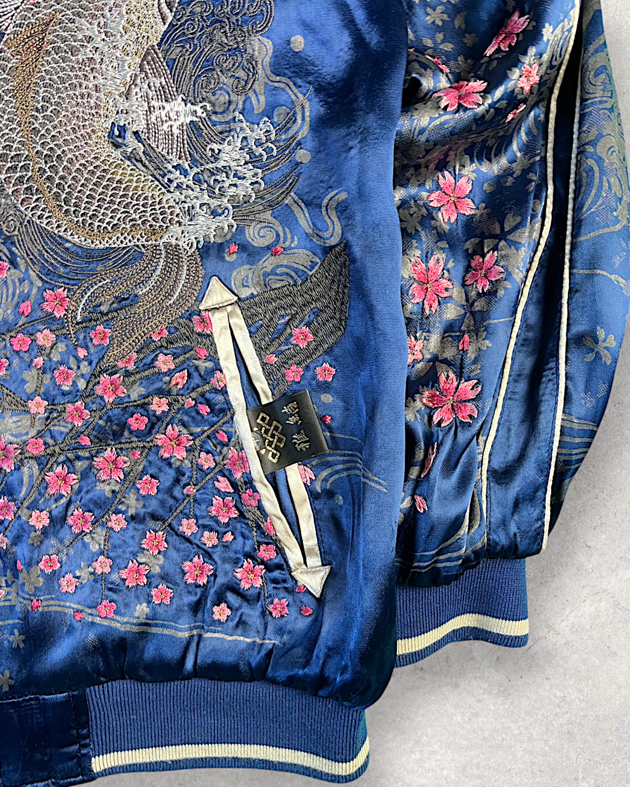 【XL】Miyabi Musubi Reversible Sukajan XL – Dragon, Tiger & Koi Embroidered Japanese Satin Jacket