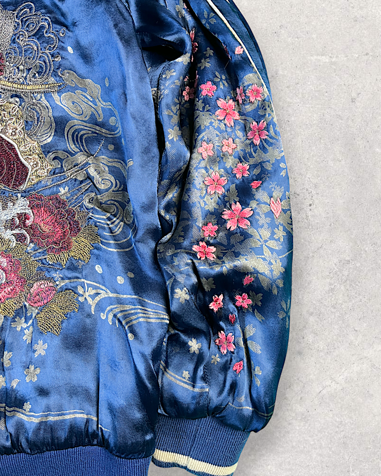 【XL】Miyabi Musubi Reversible Sukajan XL – Dragon, Tiger & Koi Embroidered Japanese Satin Jacket