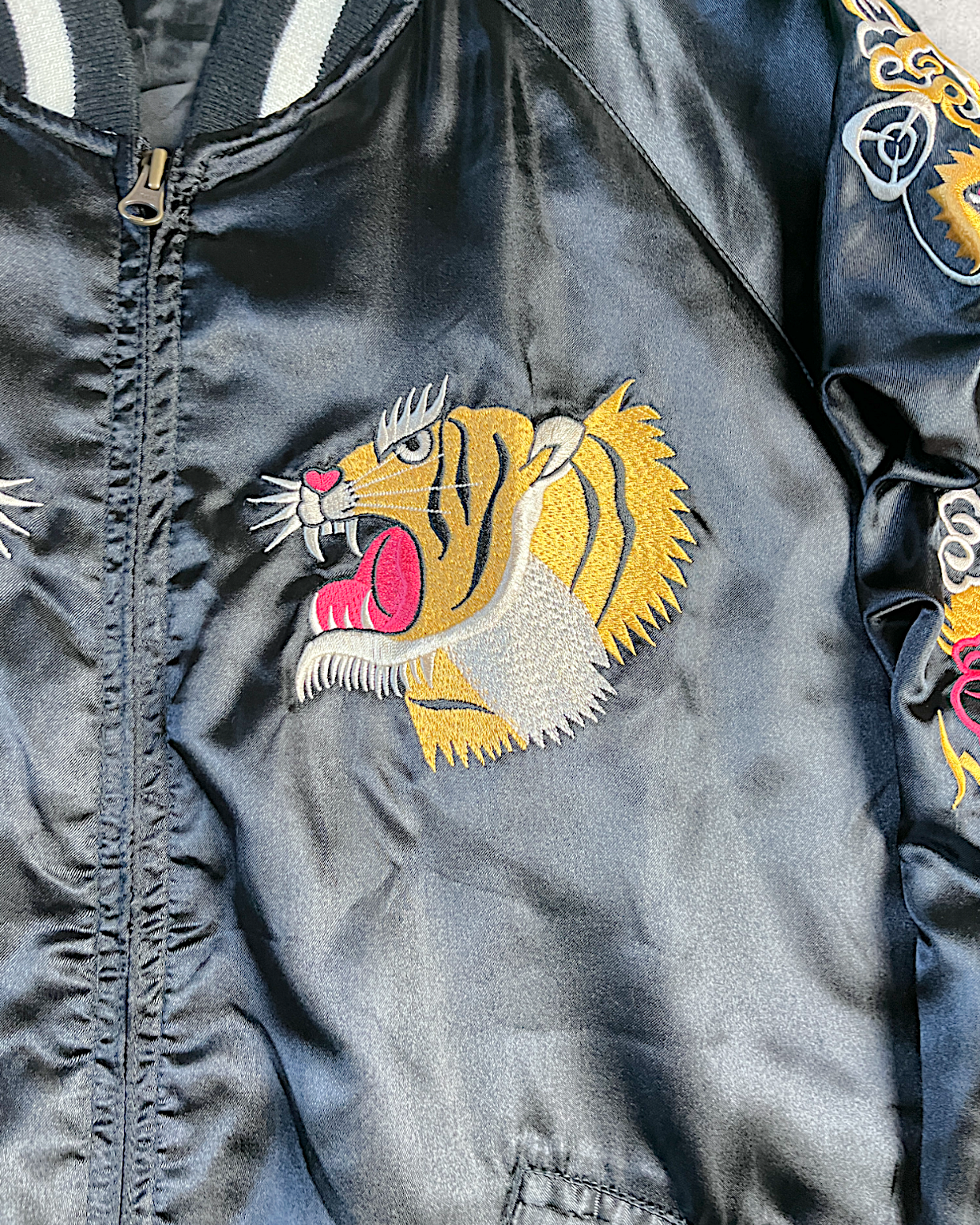 [L] Japanese Dragon & Tiger Sukajan - Powerful Embroidery　| Vintage