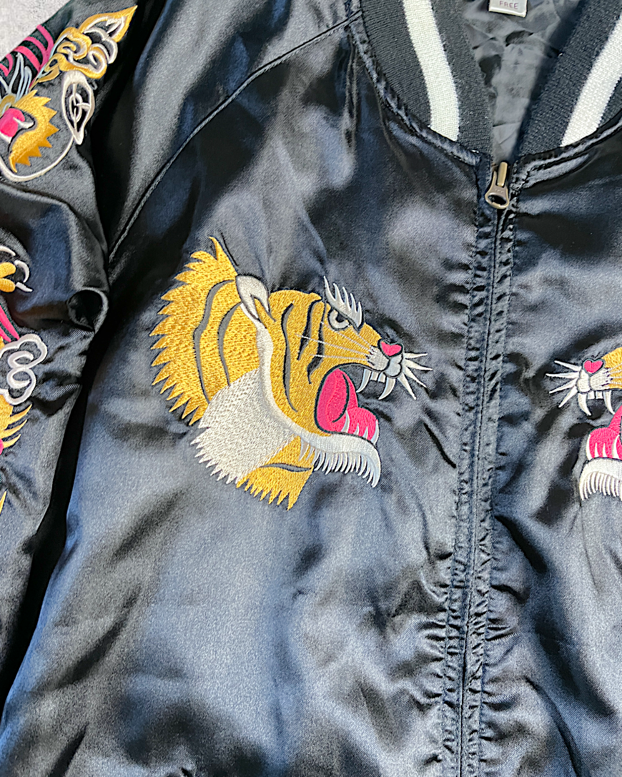 [L] Japanese Dragon & Tiger Sukajan - Powerful Embroidery　| Vintage