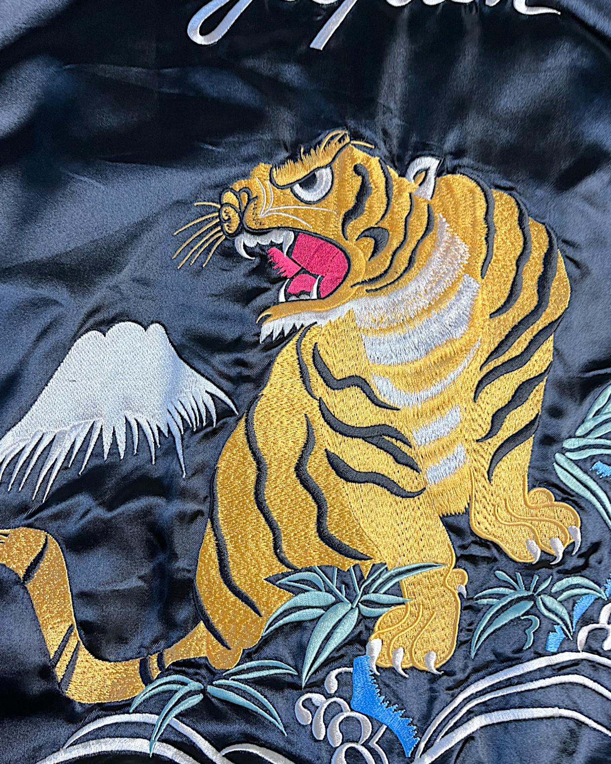 [L] Japanese Dragon & Tiger Sukajan - Powerful Embroidery　| Vintage