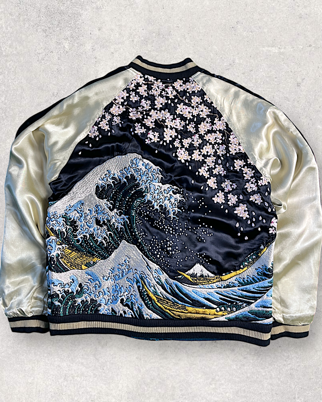 超美品】JAPANESE EMBROIDERED JACKETS Vol1 Japanese Souvenir 超美品】JAPANESE EMBROIDERED JACKETS Vol1 Japanese Souvenir