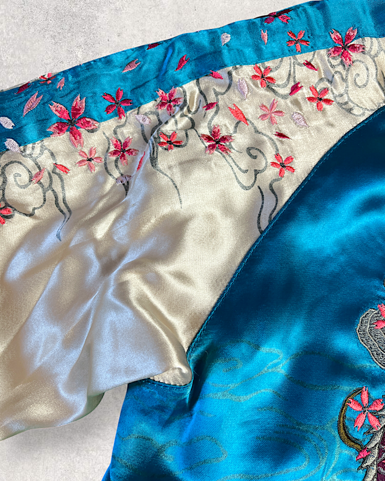 [XL]【Luxurious Embroidered Sukajan】Dragon & Cherry Blossom / Phoenix - Musubi Japan Reversible