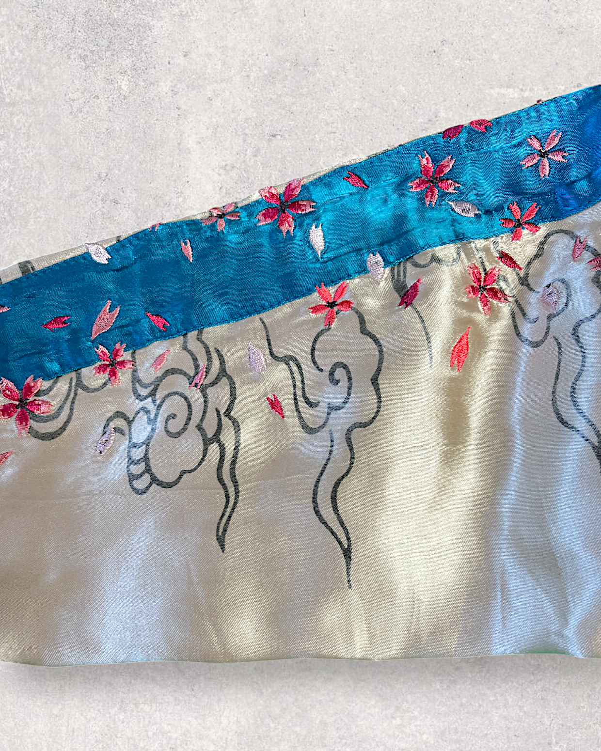 [XL]【Luxurious Embroidered Sukajan】Dragon & Cherry Blossom / Phoenix - Musubi Japan Reversible