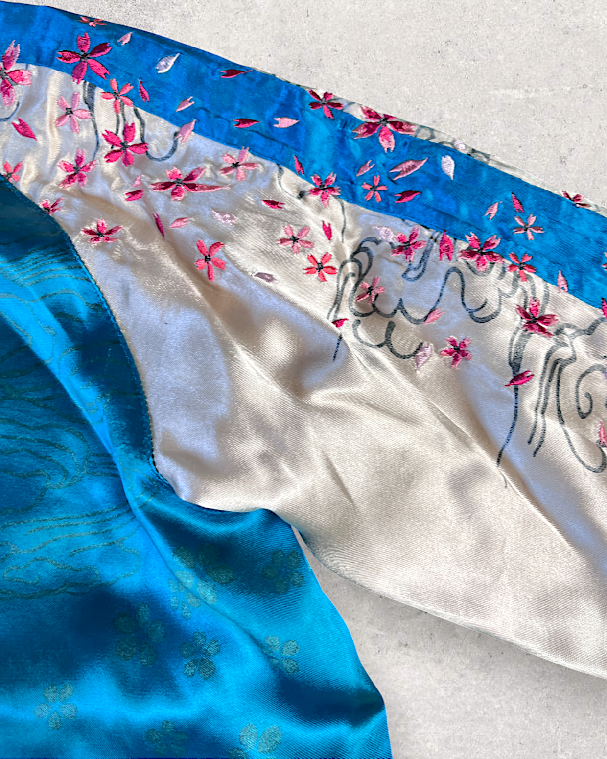 [XL]【Luxurious Embroidered Sukajan】Dragon & Cherry Blossom / Phoenix - Musubi Japan Reversible