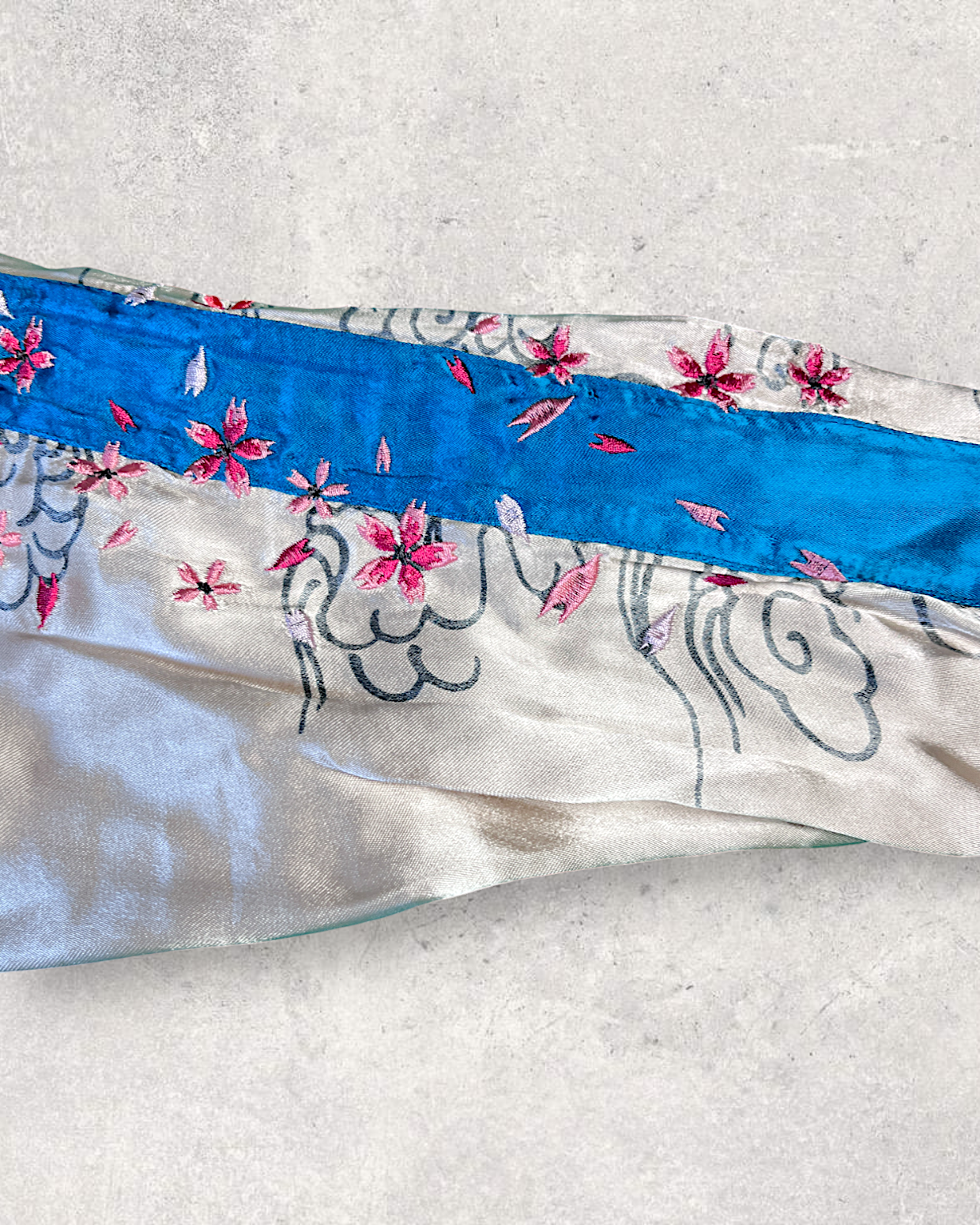 [XL]【Luxurious Embroidered Sukajan】Dragon & Cherry Blossom / Phoenix - Musubi Japan Reversible