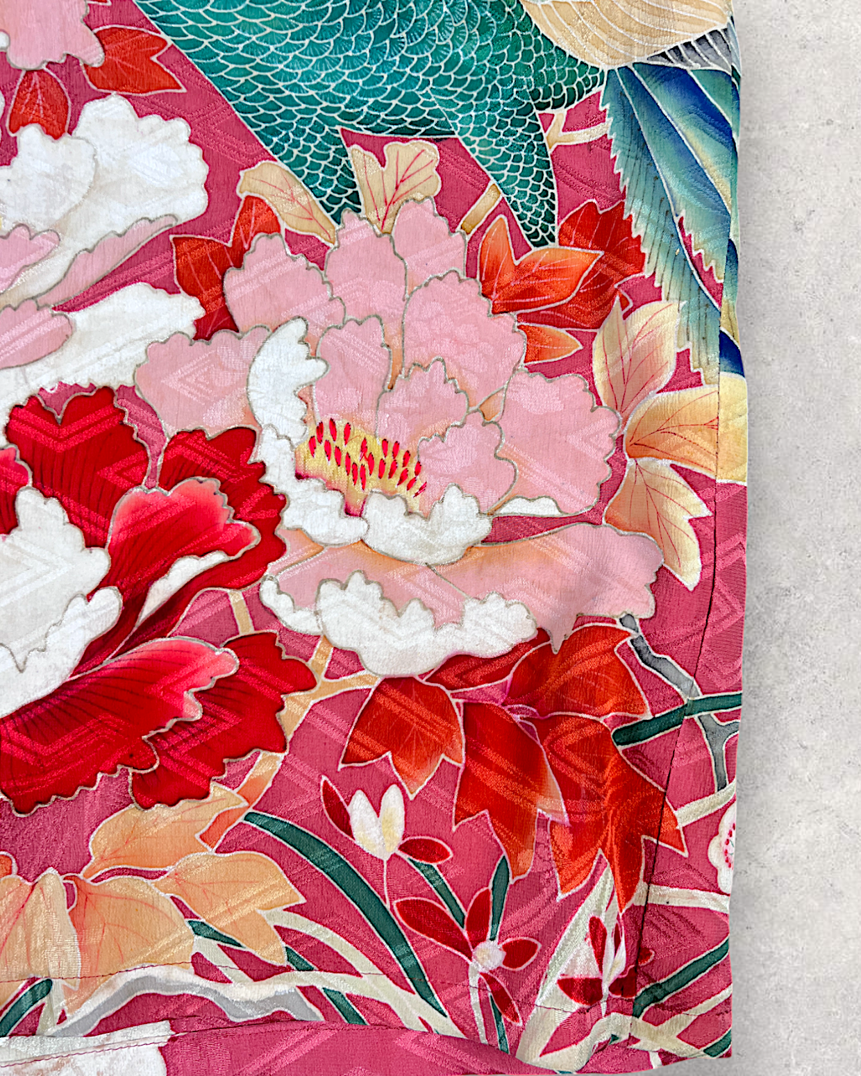 [L]【One-of-a-Kind】Kimono Remake Shirt with Peacock & Floral Motif