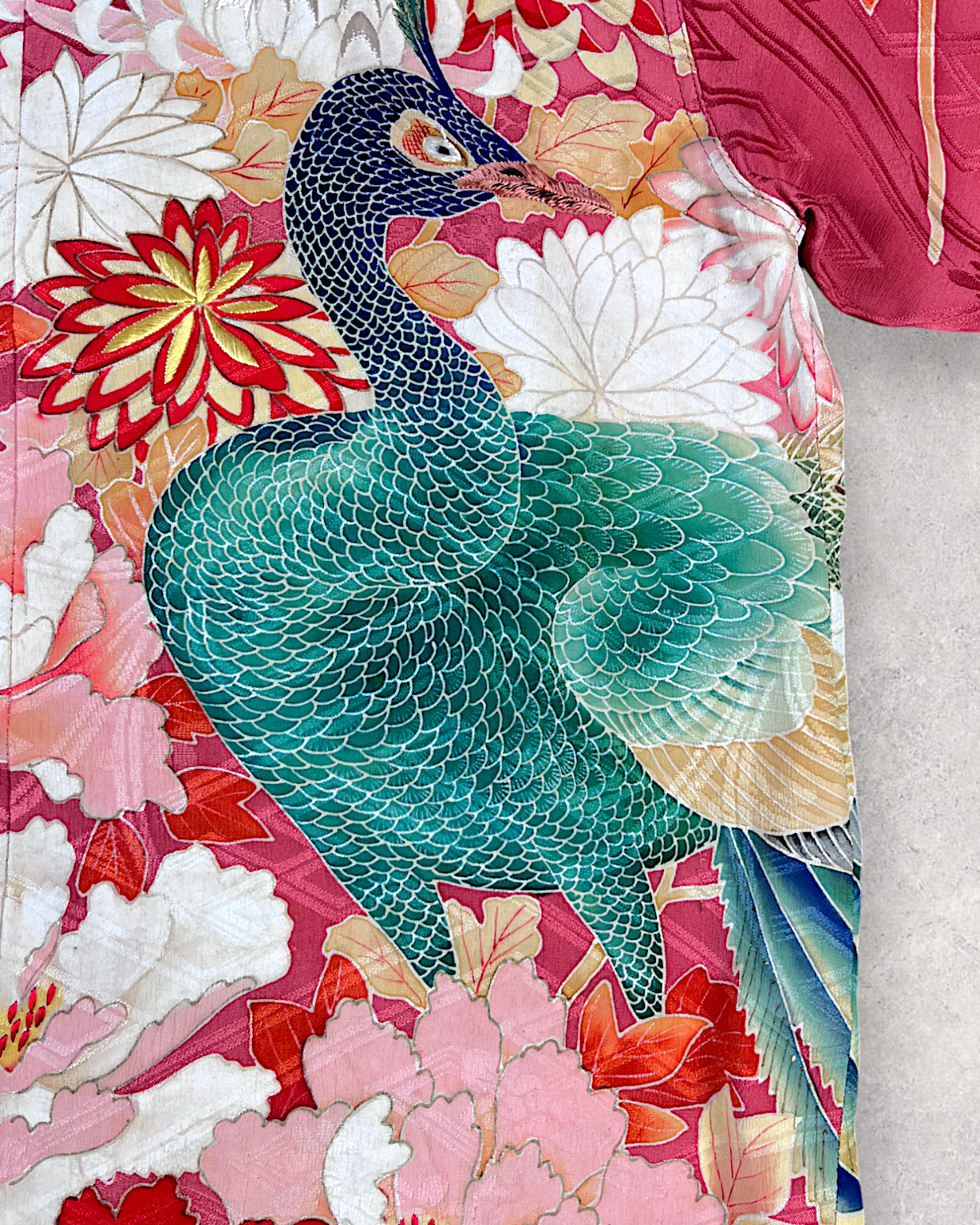 [L]【One-of-a-Kind】Kimono Remake Shirt with Peacock & Floral Motif