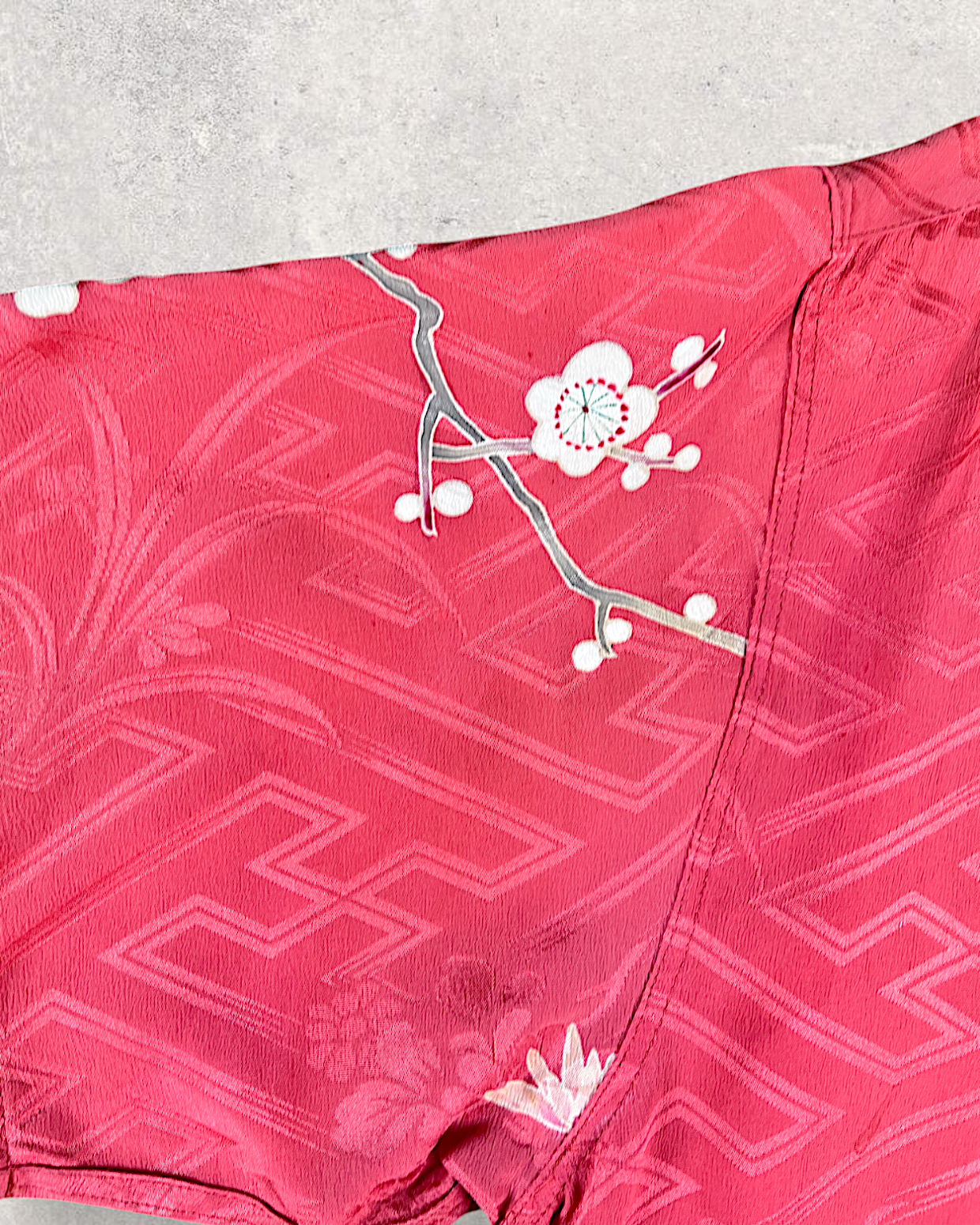 [L]【One-of-a-Kind】Kimono Remake Shirt with Peacock & Floral Motif