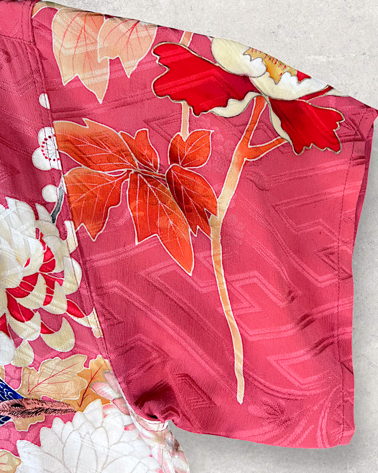 [L]【One-of-a-Kind】Kimono Remake Shirt with Peacock & Floral Motif
