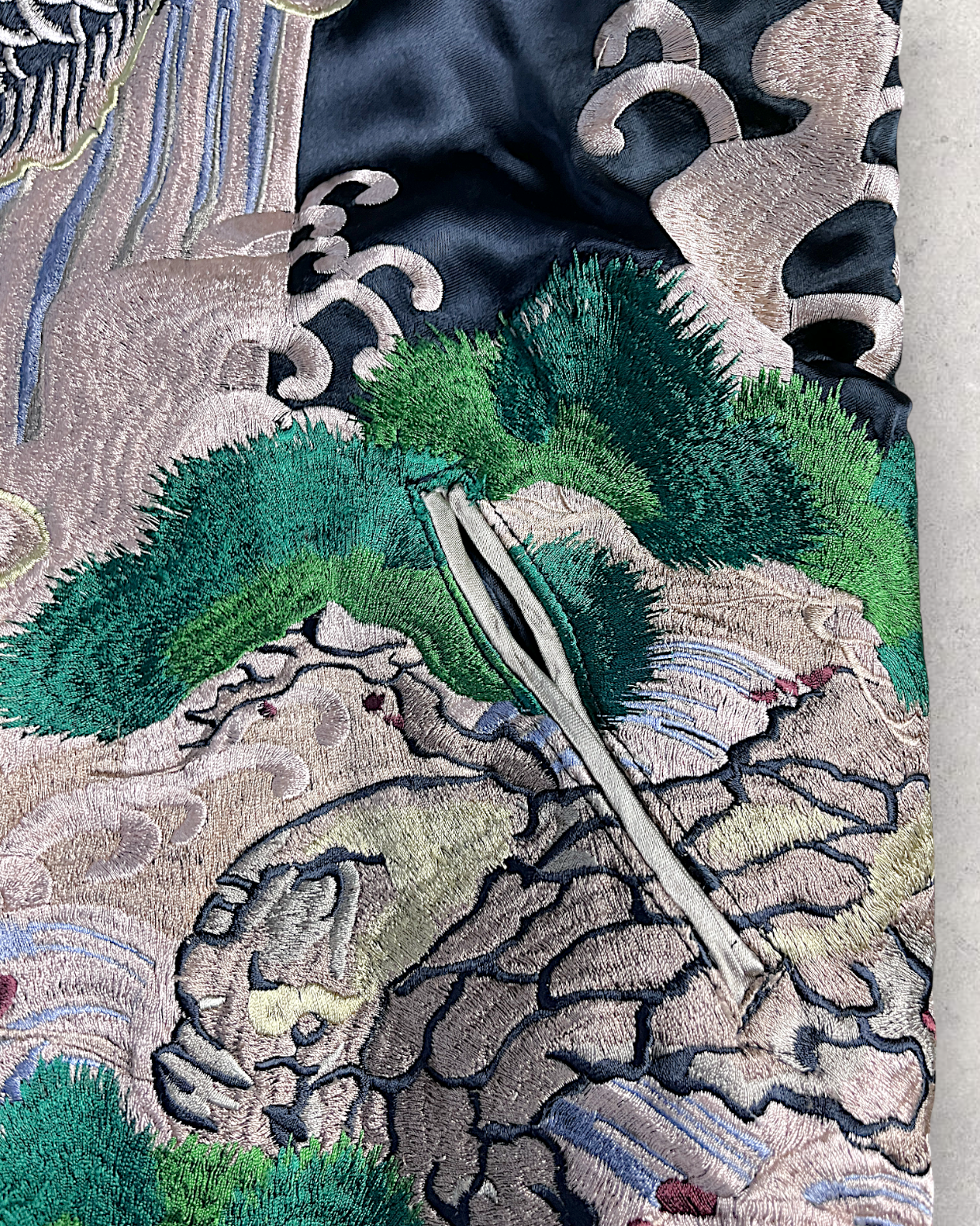 【XL】Koi Waterfall & Pine Embroidery / Japanese Brocade Pattern – XL Japanese Bomber