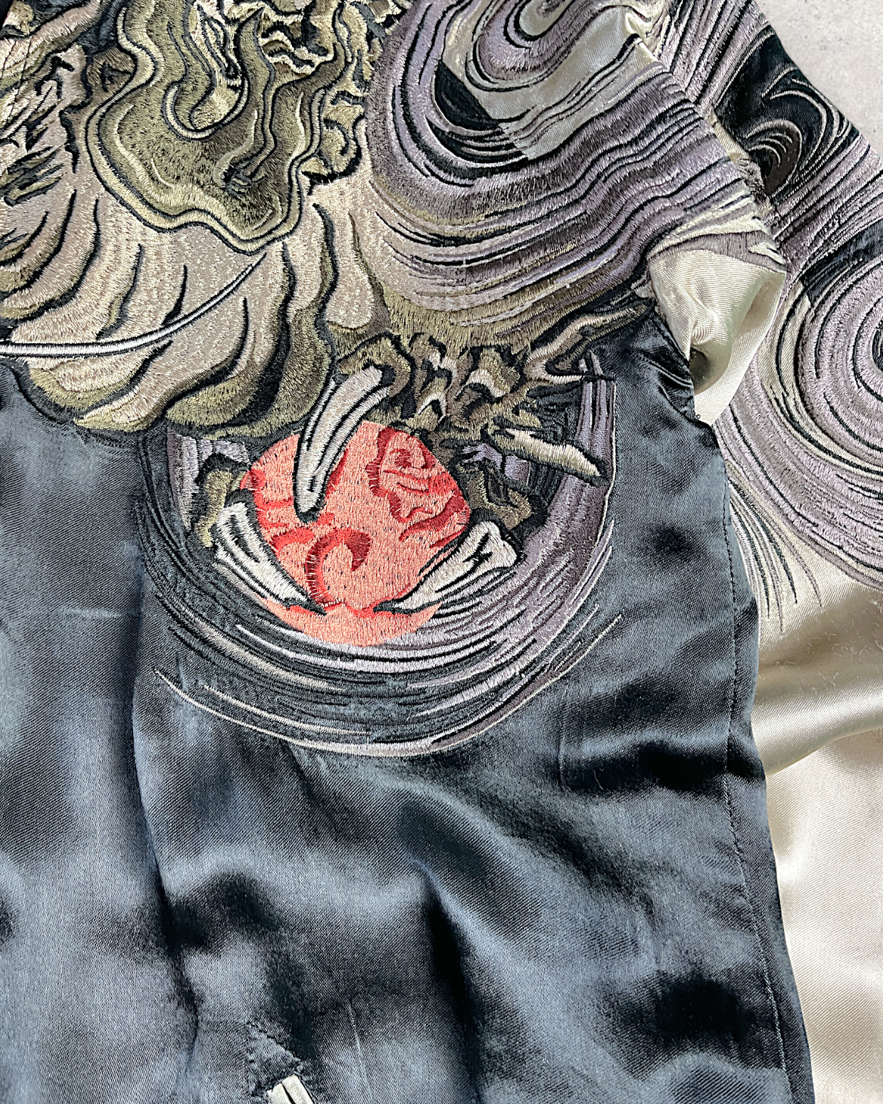 【M】Cloud-Embroidered Dragon × Brocade Pattern Sleeves | One-of-a-Kind Statement Jacket