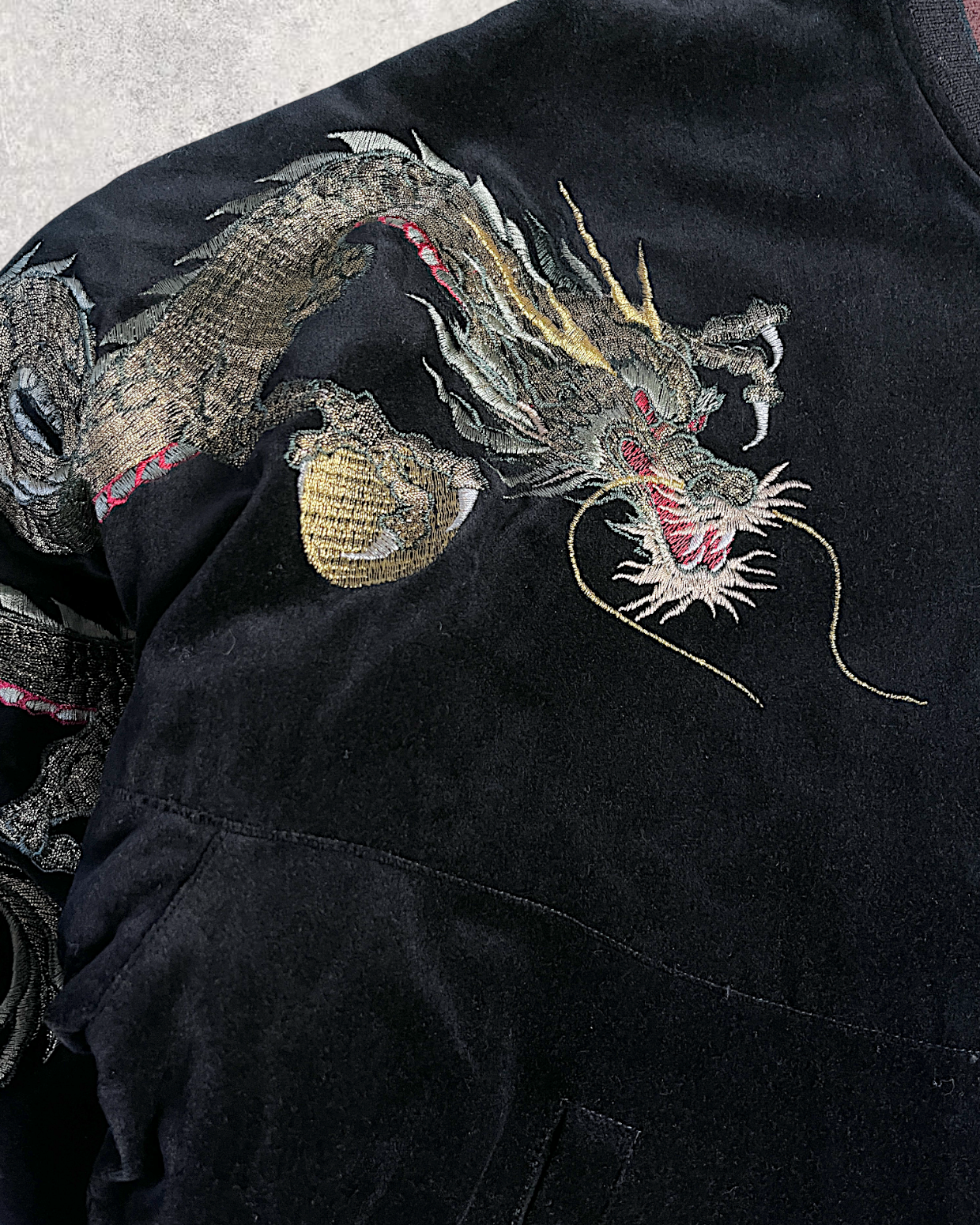 【Free Size】Rare Velour Sukajan Jacket – Twin Dragon Embroidery / Made in Japan / Excellent Condition