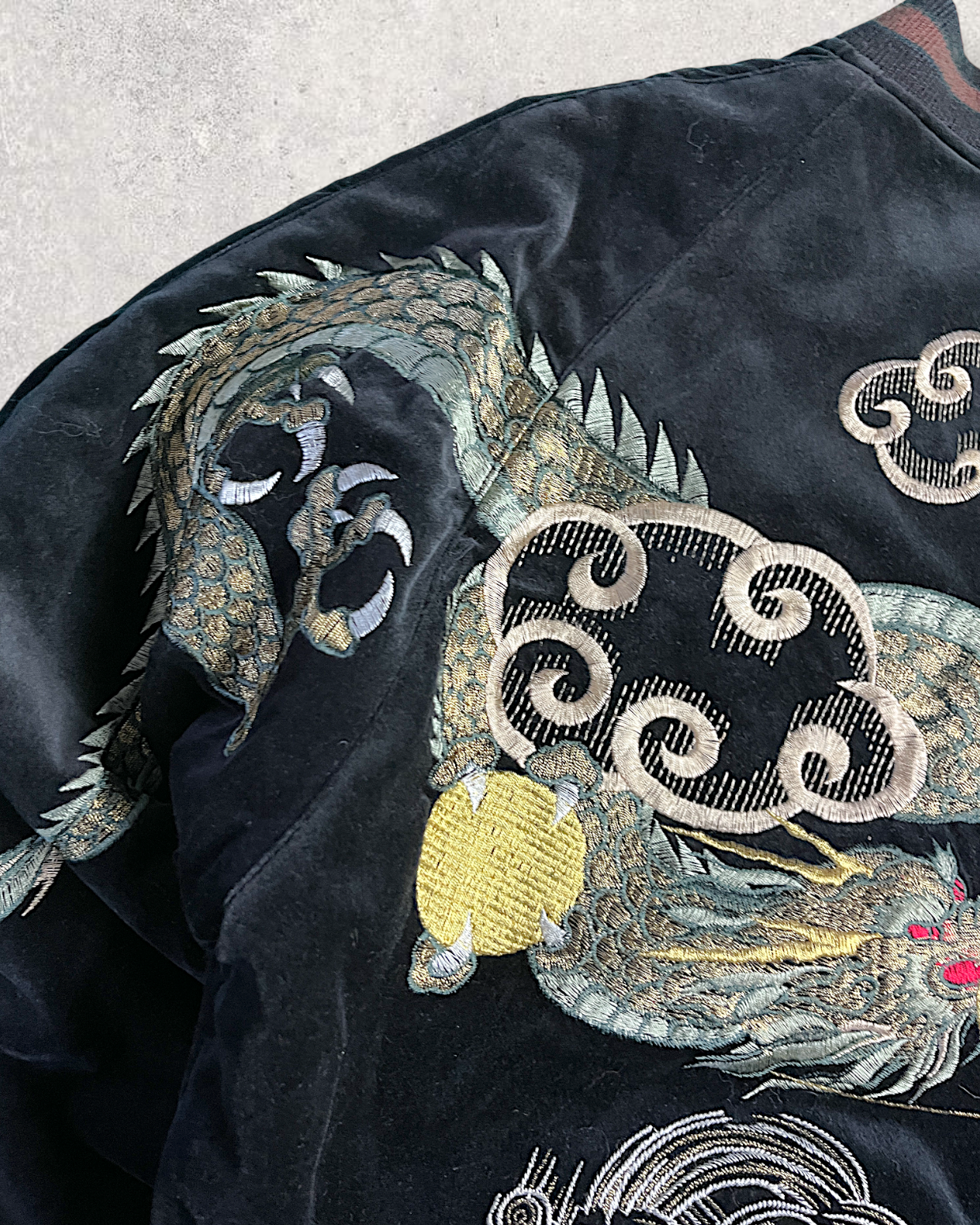 【Free Size】Rare Velour Sukajan Jacket – Twin Dragon Embroidery / Made in Japan / Excellent Condition