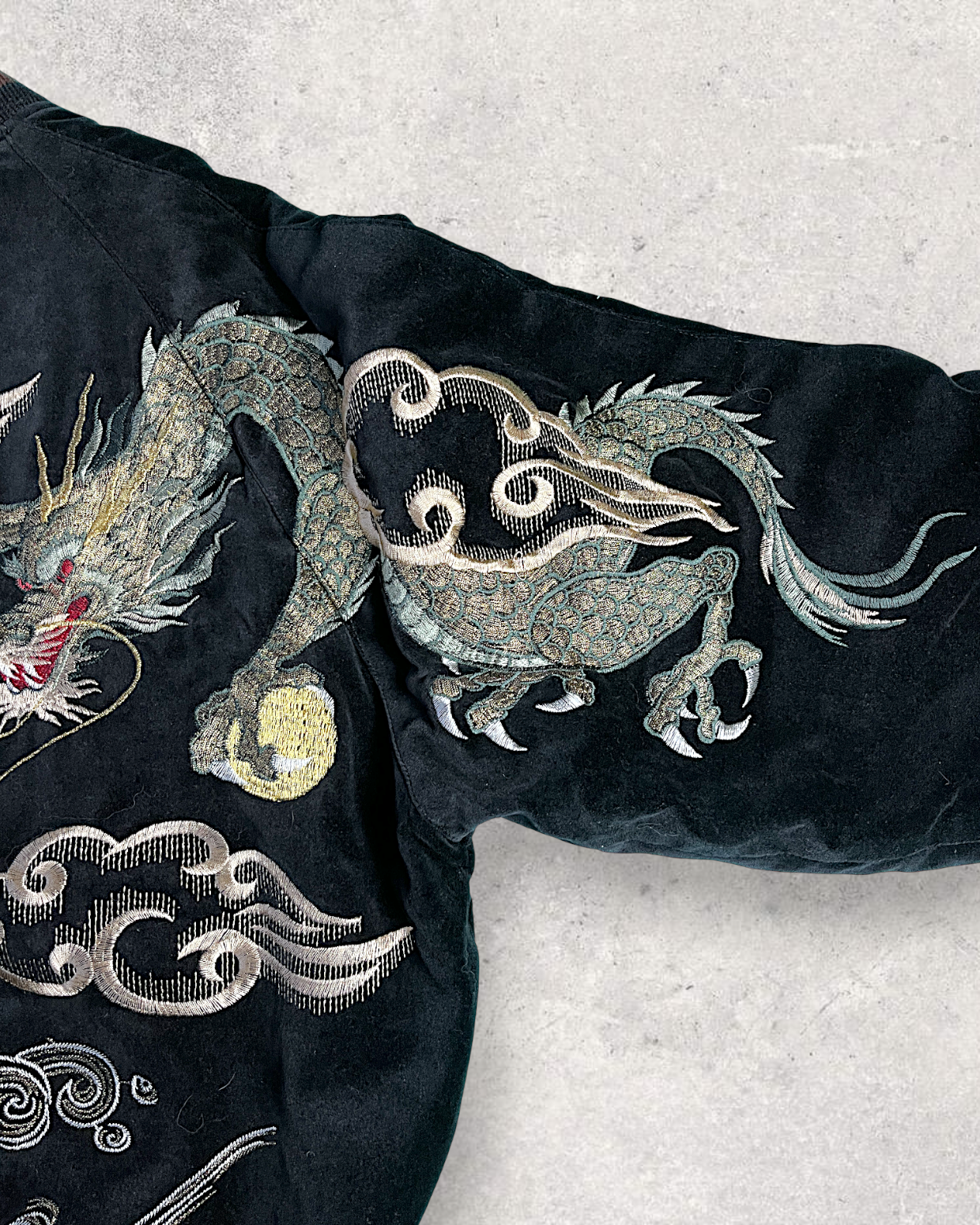【Free Size】Rare Velour Sukajan Jacket – Twin Dragon Embroidery / Made in Japan / Excellent Condition