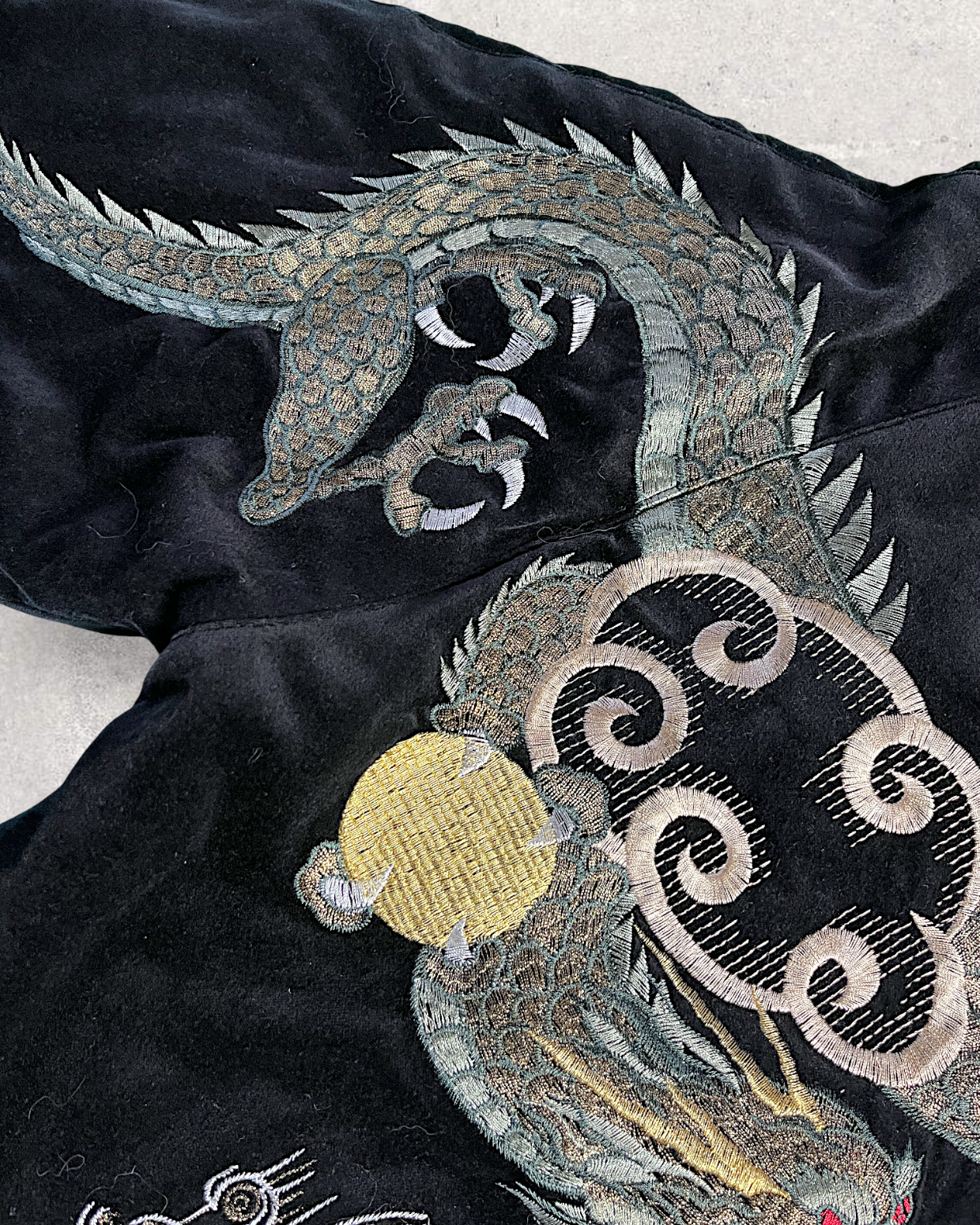【Free Size】Rare Velour Sukajan Jacket – Twin Dragon Embroidery / Made in Japan / Excellent Condition