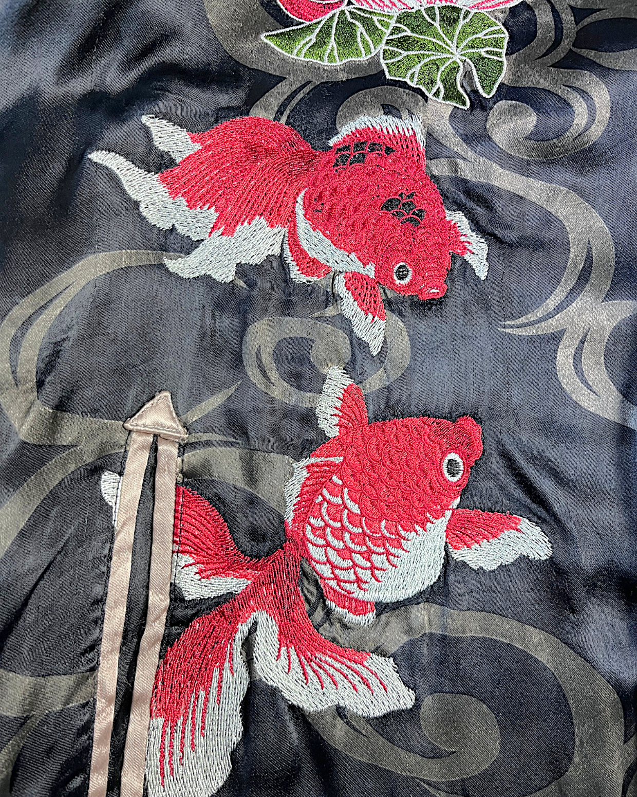【XXL】 Miyabi Musubi Reversible Sukajan – Dragon & Tiger / Goldfish & Lotus Embroidery Souvenir Jacket