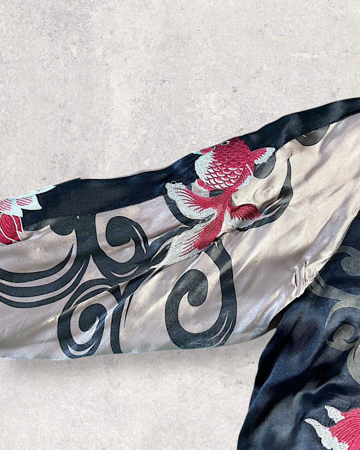 【XXL】 Miyabi Musubi Reversible Sukajan – Dragon & Tiger / Goldfish & Lotus Embroidery Souvenir Jacket