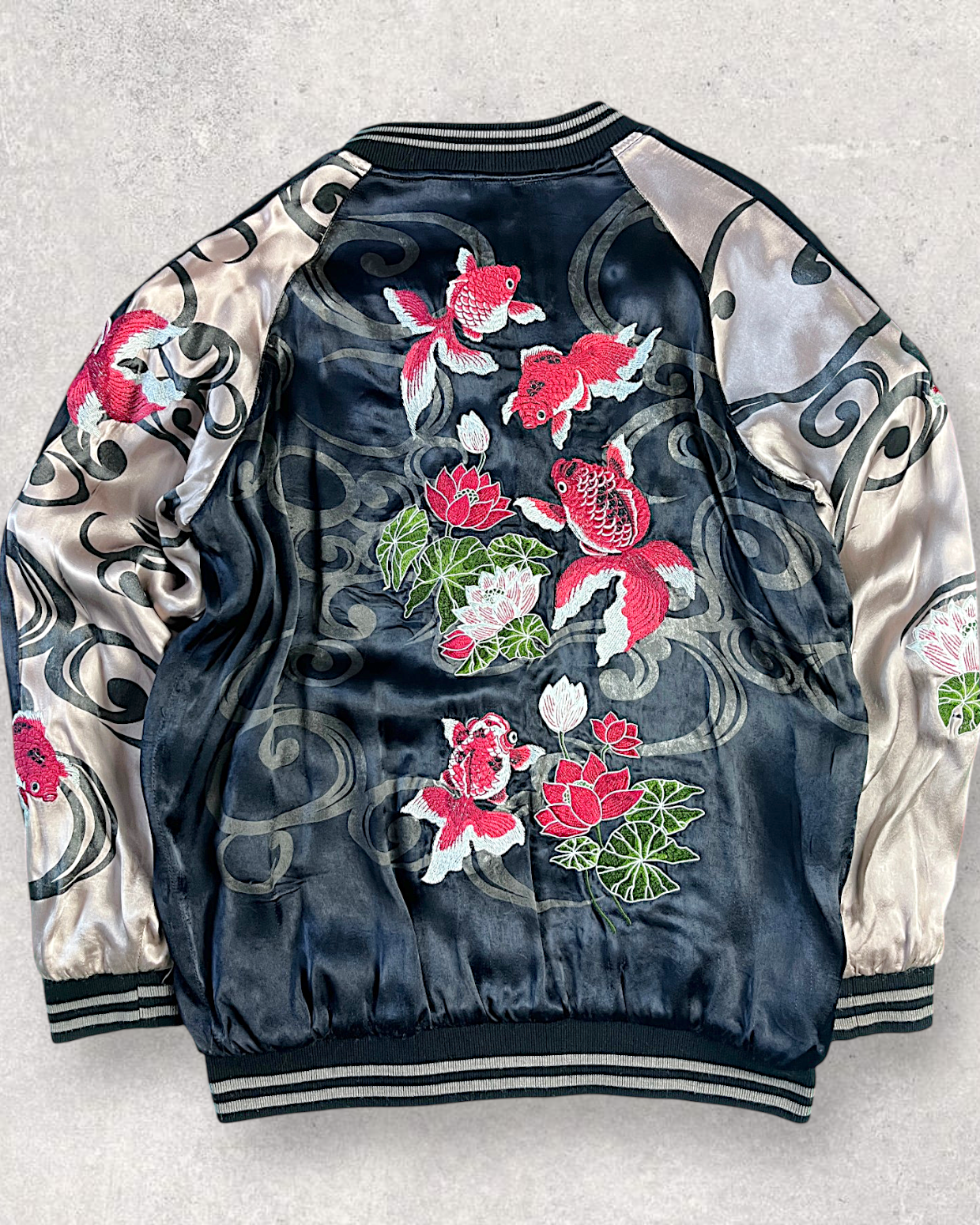 【XXL】 Miyabi Musubi Reversible Sukajan – Dragon & Tiger / Goldfish & Lotus Embroidery Souvenir Jacket