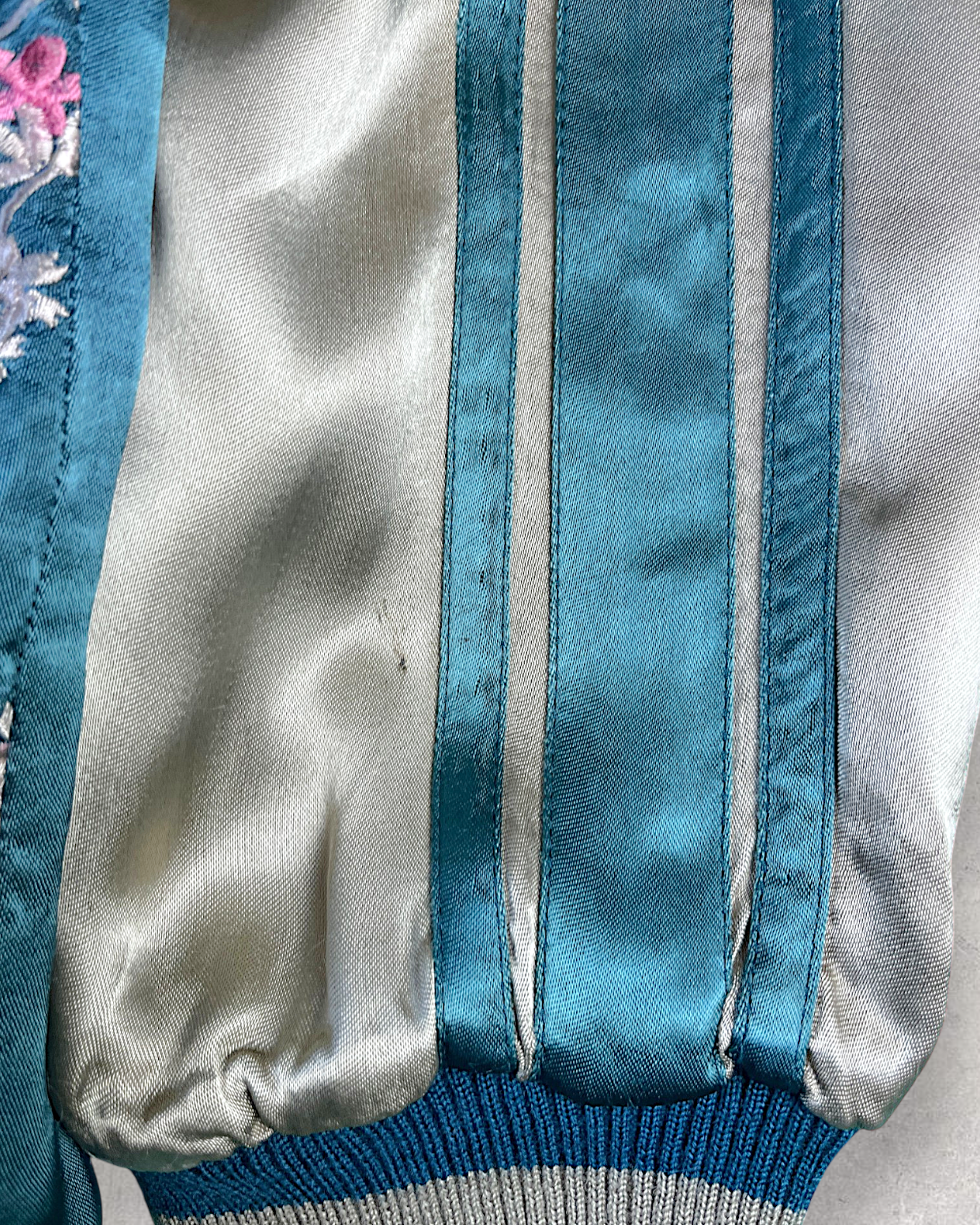 【L】Reversible Sukajan Jacket – Goldfish & Butterfly Embroidery Japan Souvenir Jacket