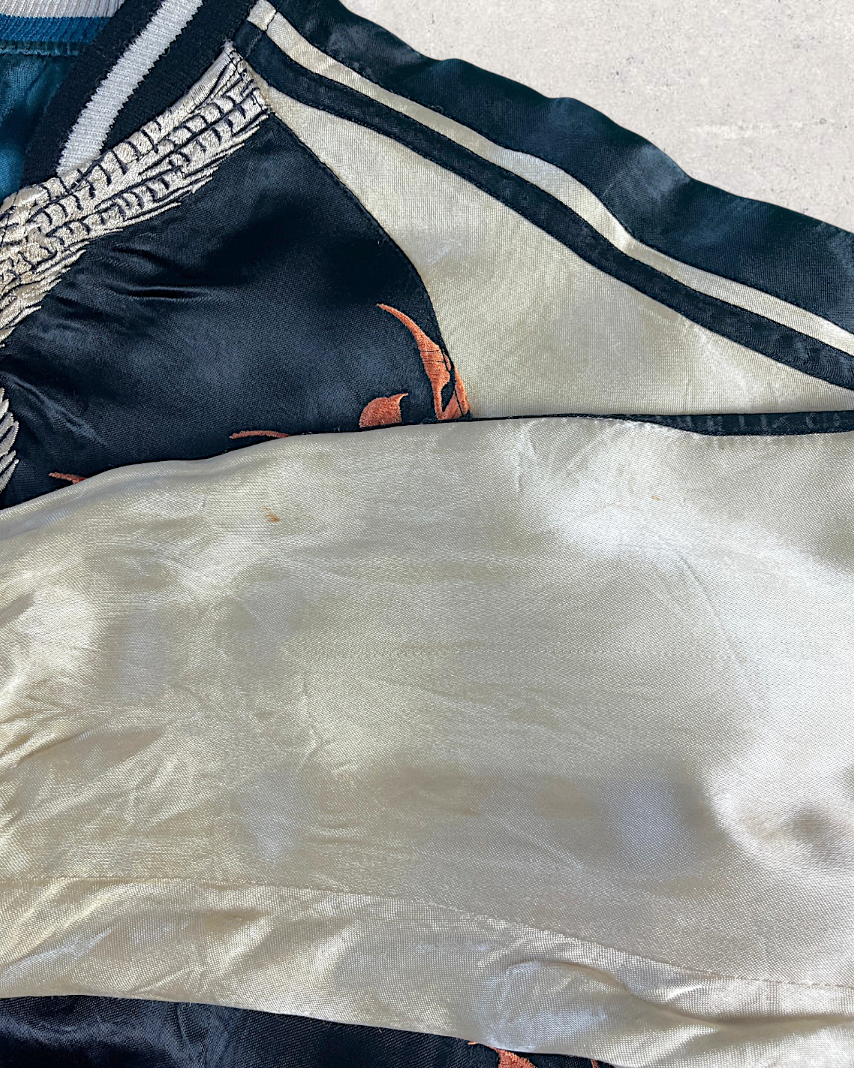 【M】Reversible Sukajan Jacket – Hawk & Cherry Blossom Embroidery Japan Souvenir Jacket