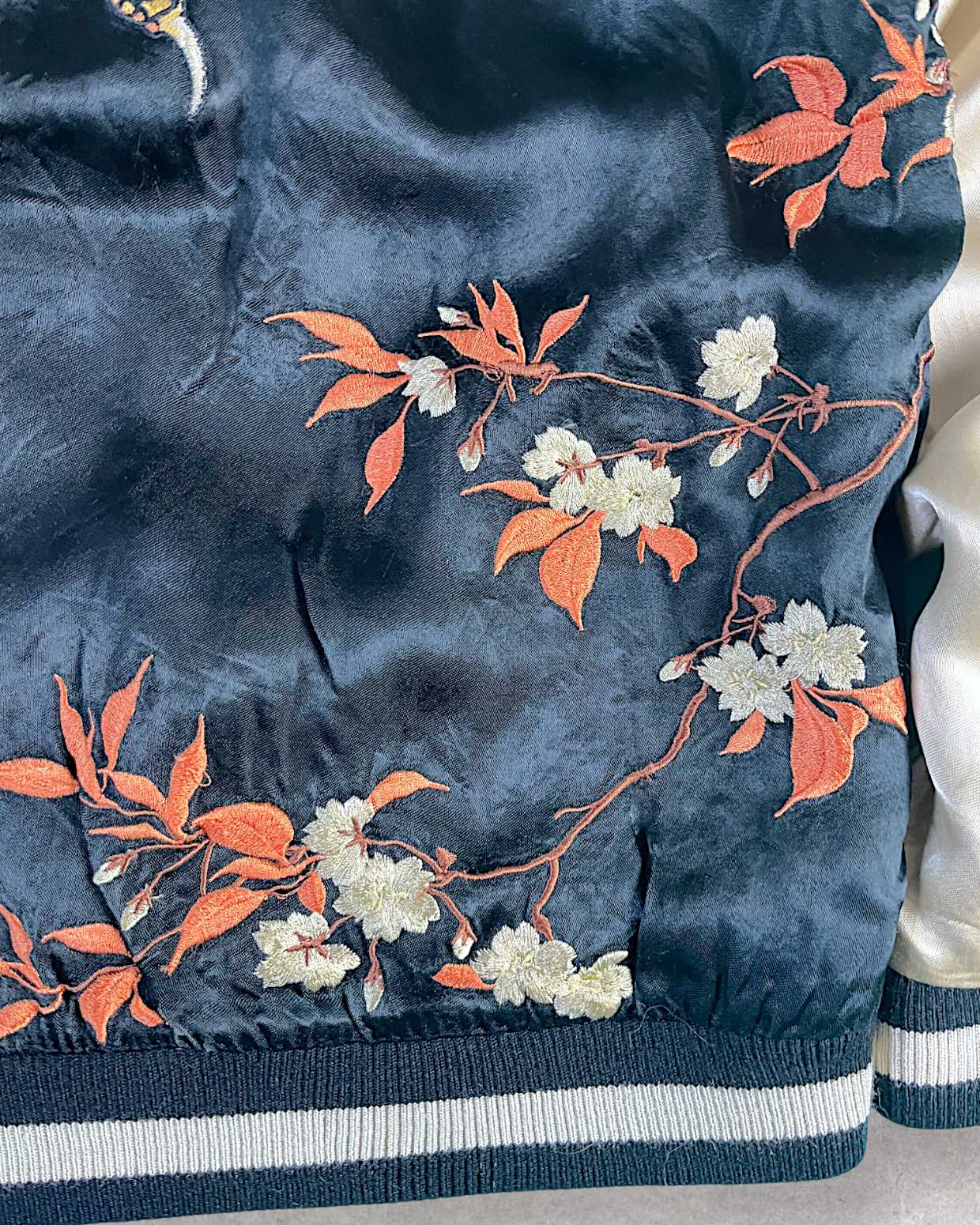 【M】Reversible Sukajan Jacket – Hawk & Cherry Blossom Embroidery Japan Souvenir Jacket