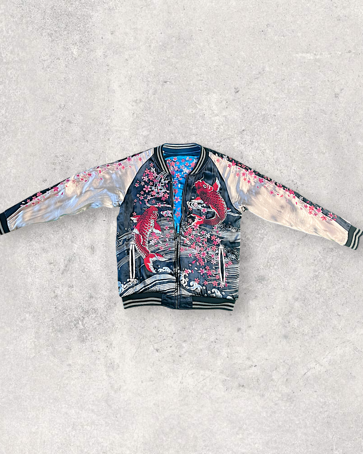 【M】Rare Vintage Reversible Sukajan Jacket “Red Koi & Sakura”